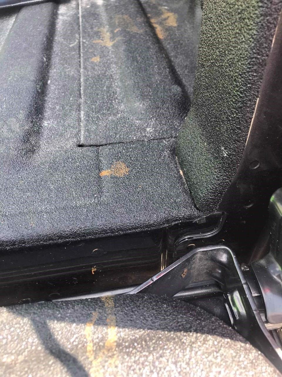 Jeep Gladiator Rust - Tailgate Area rust 4
