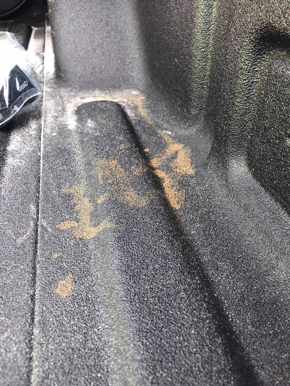 Jeep Gladiator Rust - Tailgate Area rust 5