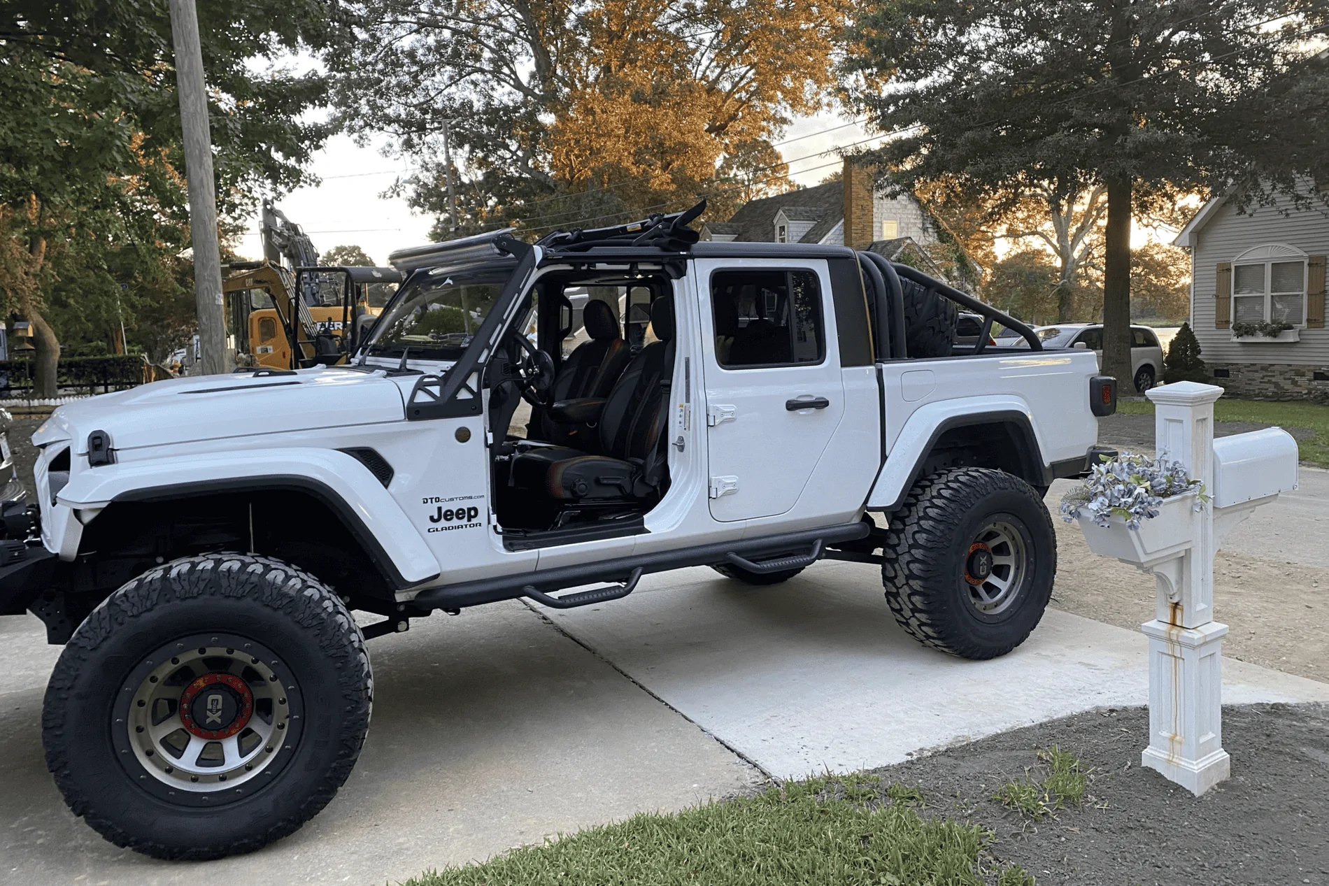Jeep Gladiator Which black horse roll bar install looks better topless? Screen Shot 2020-09-08 at 5.25.52 PM
