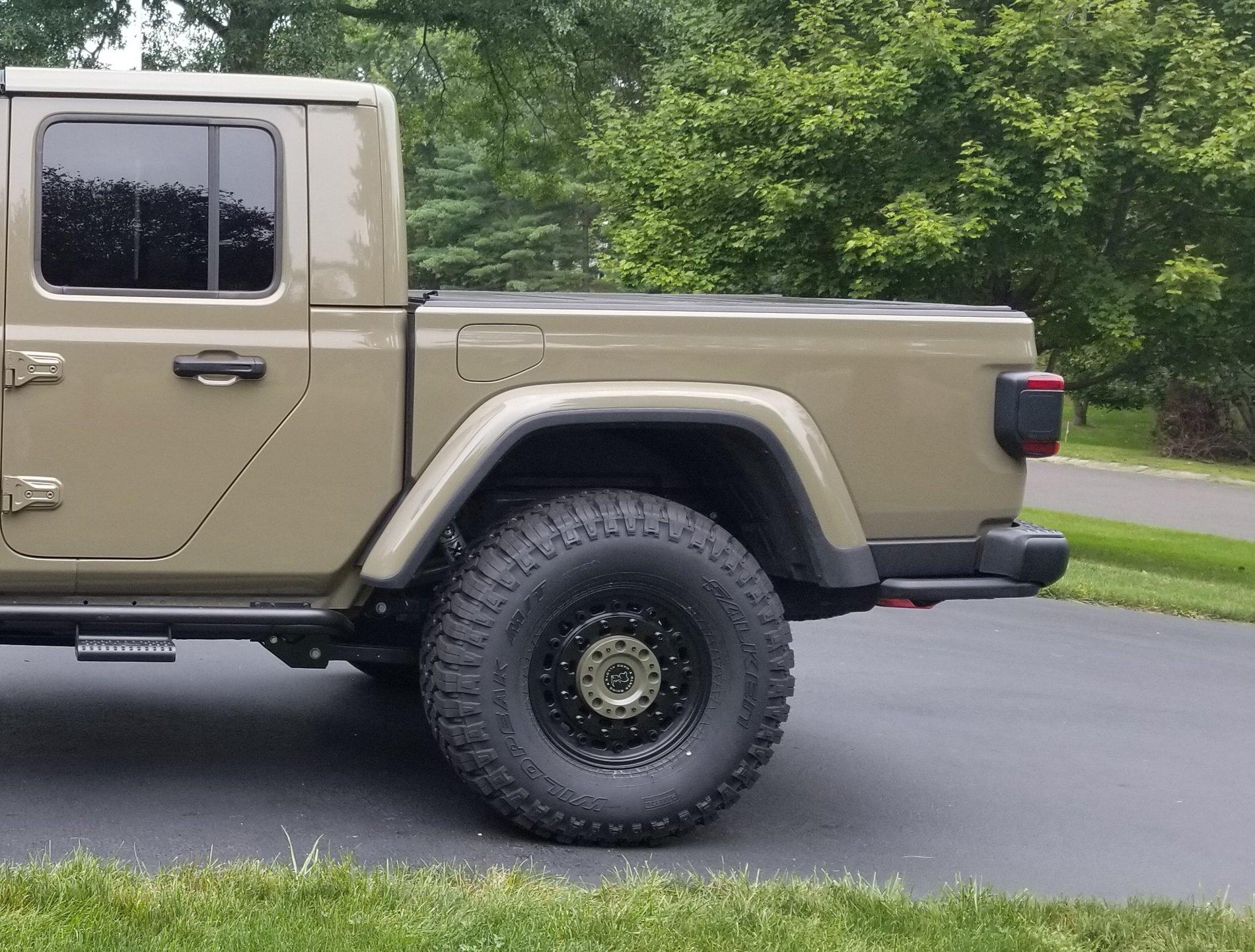 Jeep Gladiator Painted my center caps... EA649D74-08A5-4A87-9CE6-6EE0DB91C745
