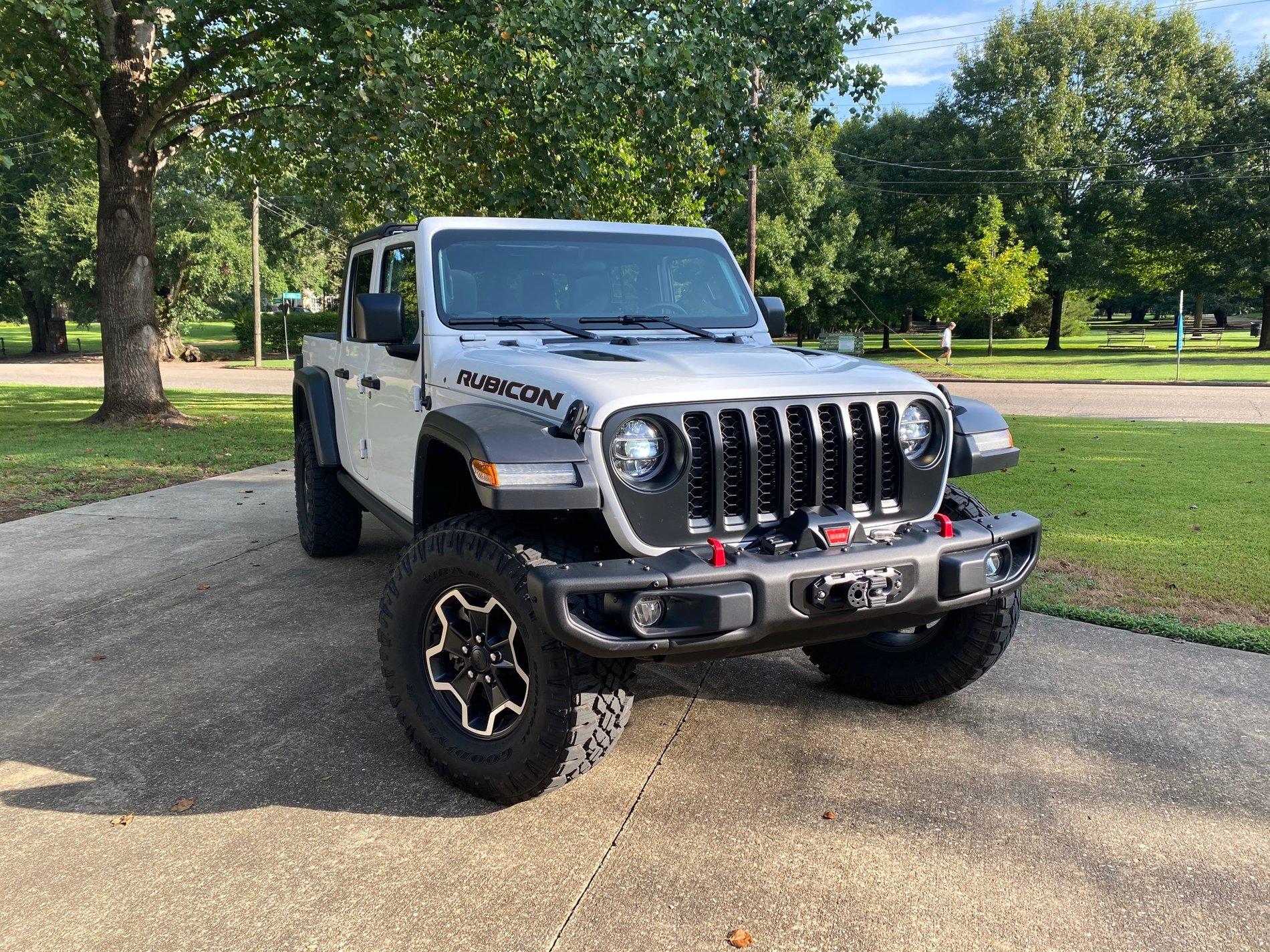 Jeep Gladiator 2020 Gladiator Rubicon white manual transmission plus mods IMG_7597