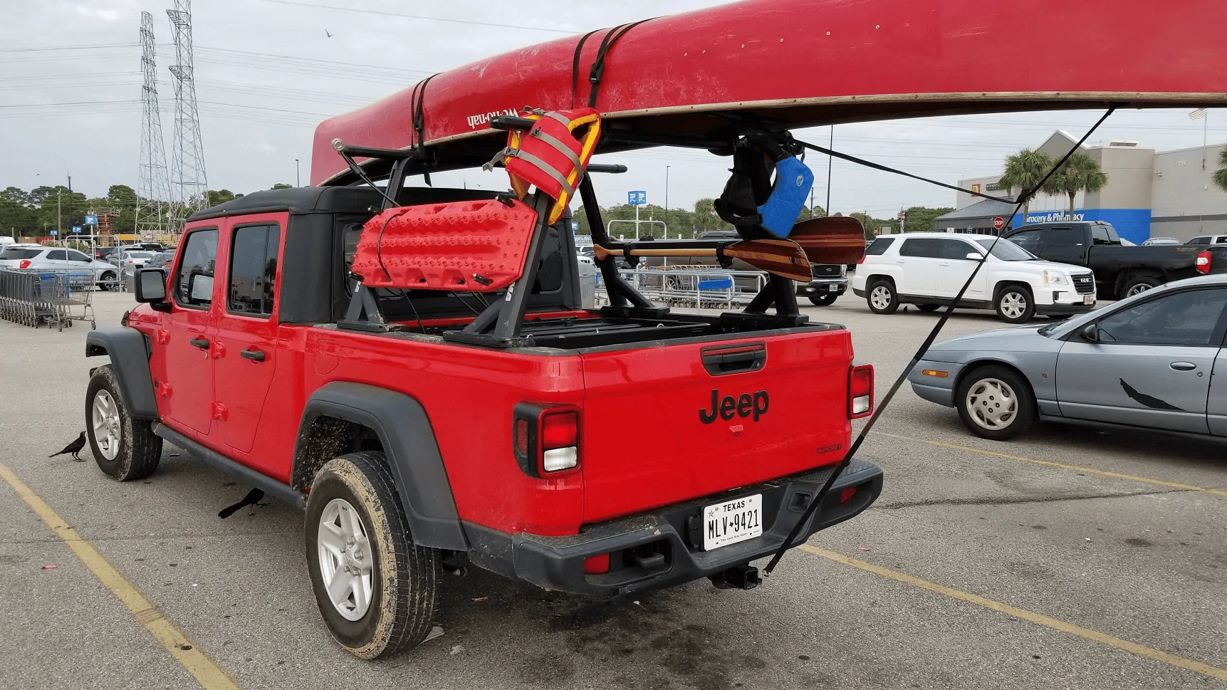Jeep Gladiator Canoe, MaxTrax, Paddles, Life Jackets. 1599675523185