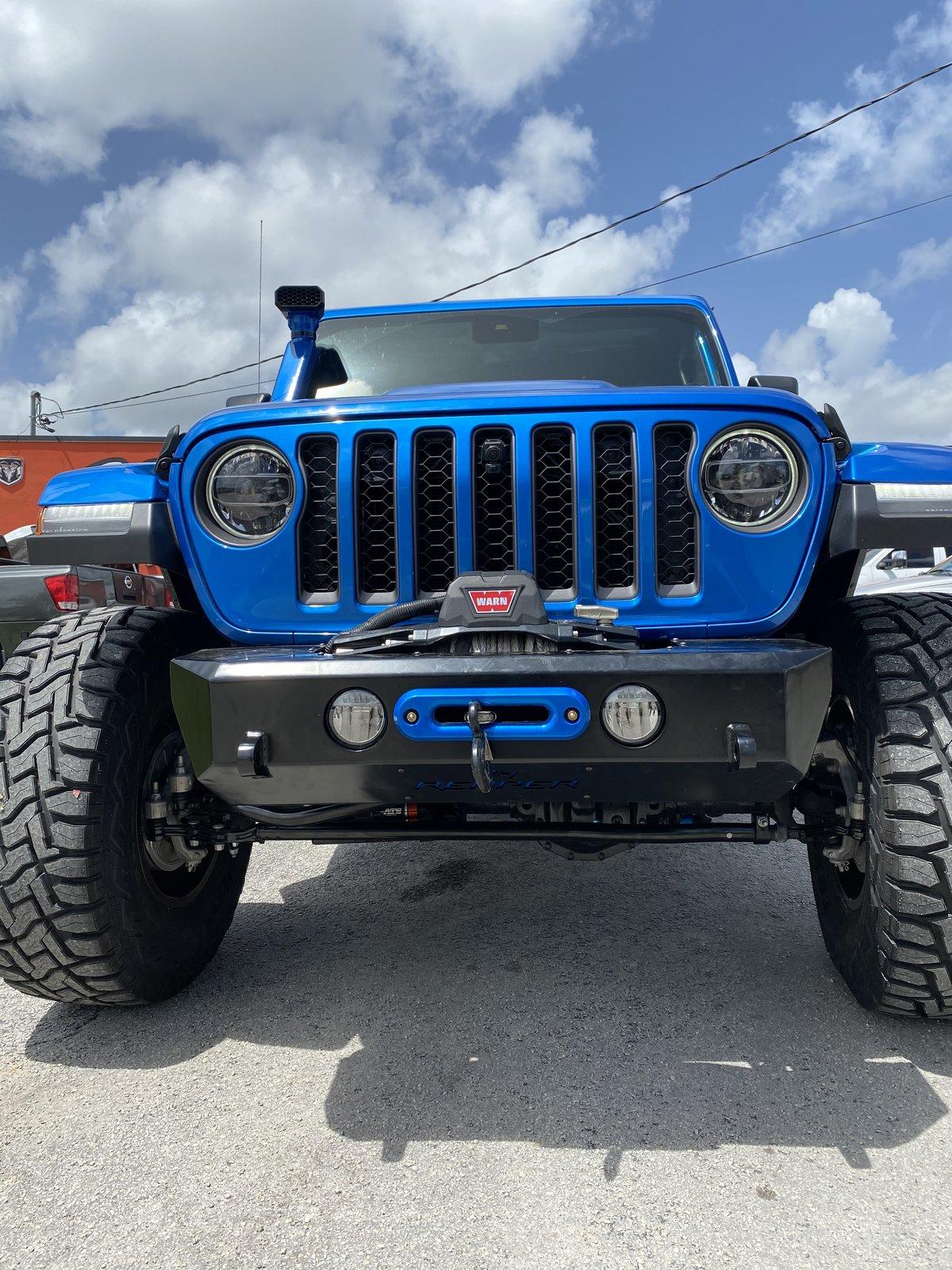Jeep Gladiator HYDRO BLUE PEARL Gladiator JT Club F65BB779-1C0E-44A5-9BD8-AAA5128922C0