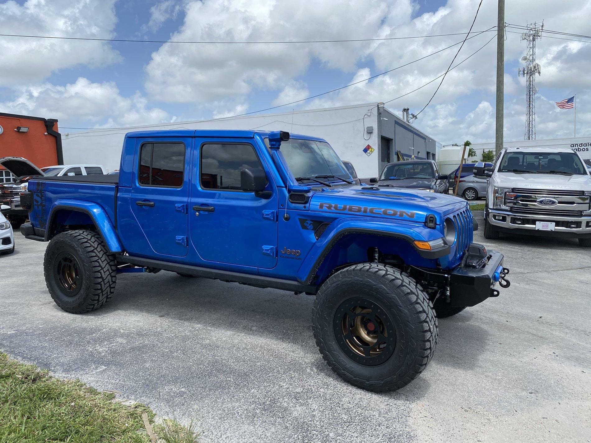 Jeep Gladiator HYDRO BLUE PEARL Gladiator JT Club 6AD8C5ED-3EF5-48E2-839A-C651C2DA9C41