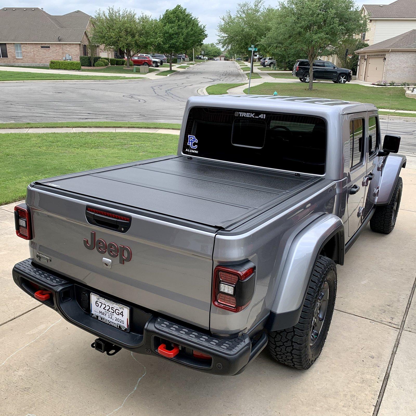 Jeep Gladiator Rugged Ridge hard folding tonneau B0E8A39A-7632-44CB-85FD-3ACA078E47FC