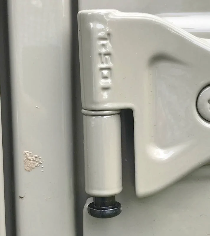Jeep Gladiator Put doors back on, T50 bolt won't go entirely in bolt