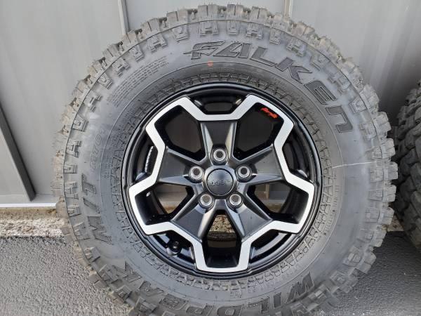 Jeep Gladiator Rubicon Wheels and Tires LIKE NEW EED2C603-6136-4FDB-B184-12E9AB6567EA