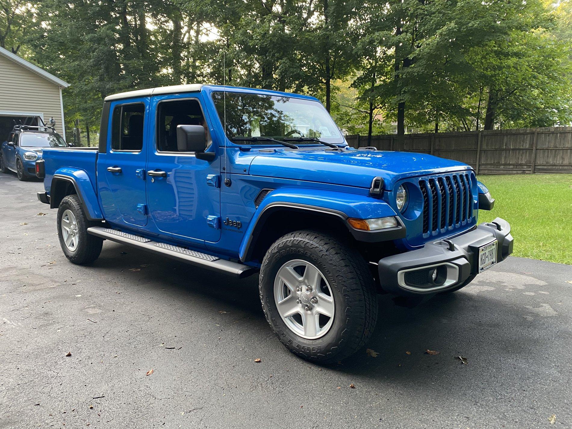 Jeep Gladiator HYDRO BLUE PEARL Gladiator JT Club 914D8B84-9FE7-4514-8FD9-28B625DD96E6