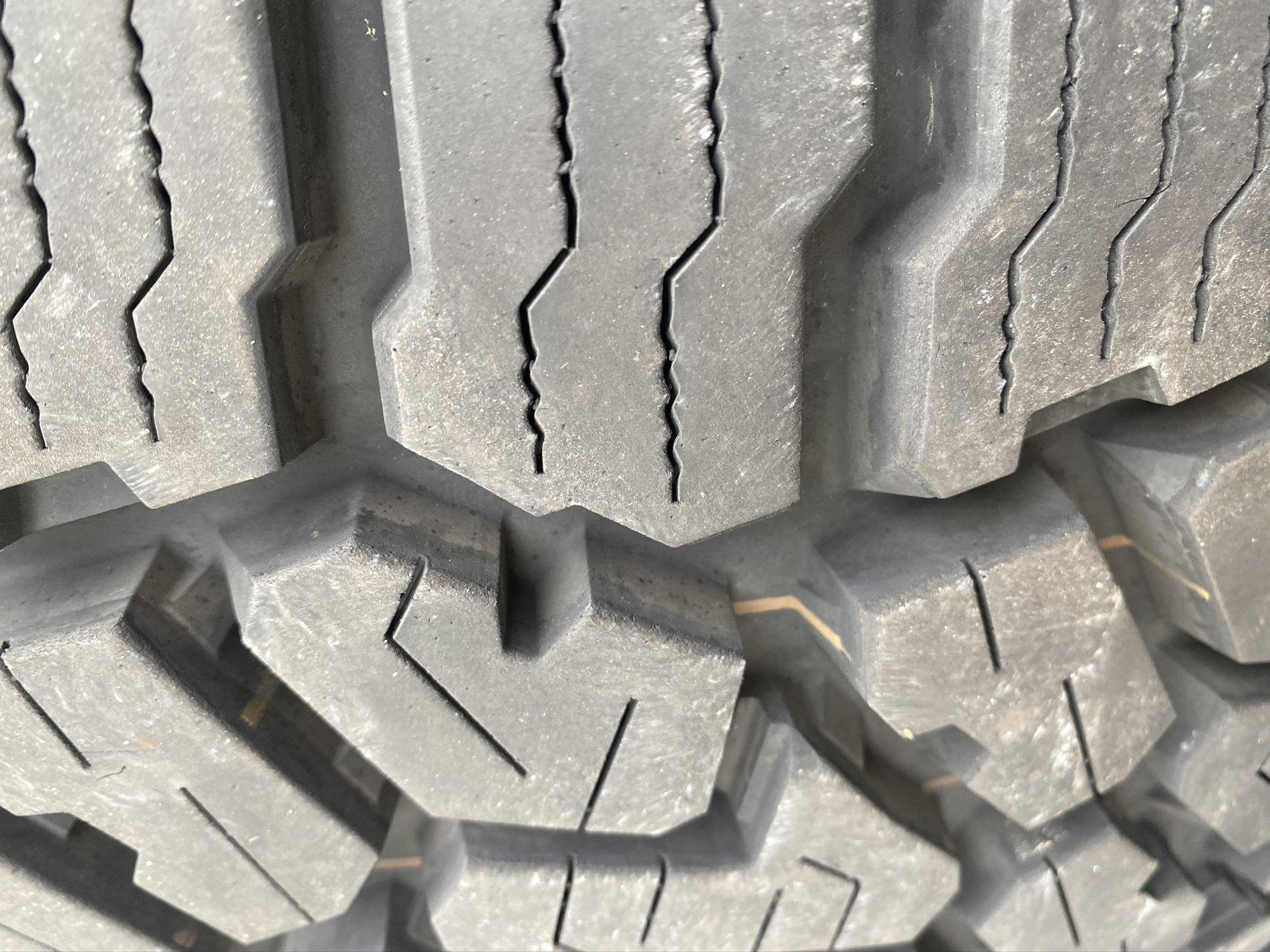 Jeep Gladiator FS $1200 Factory Rubicon Wheels and Tires 0CBFE29E-814F-44C3-AE67-B5AC64C9BC40
