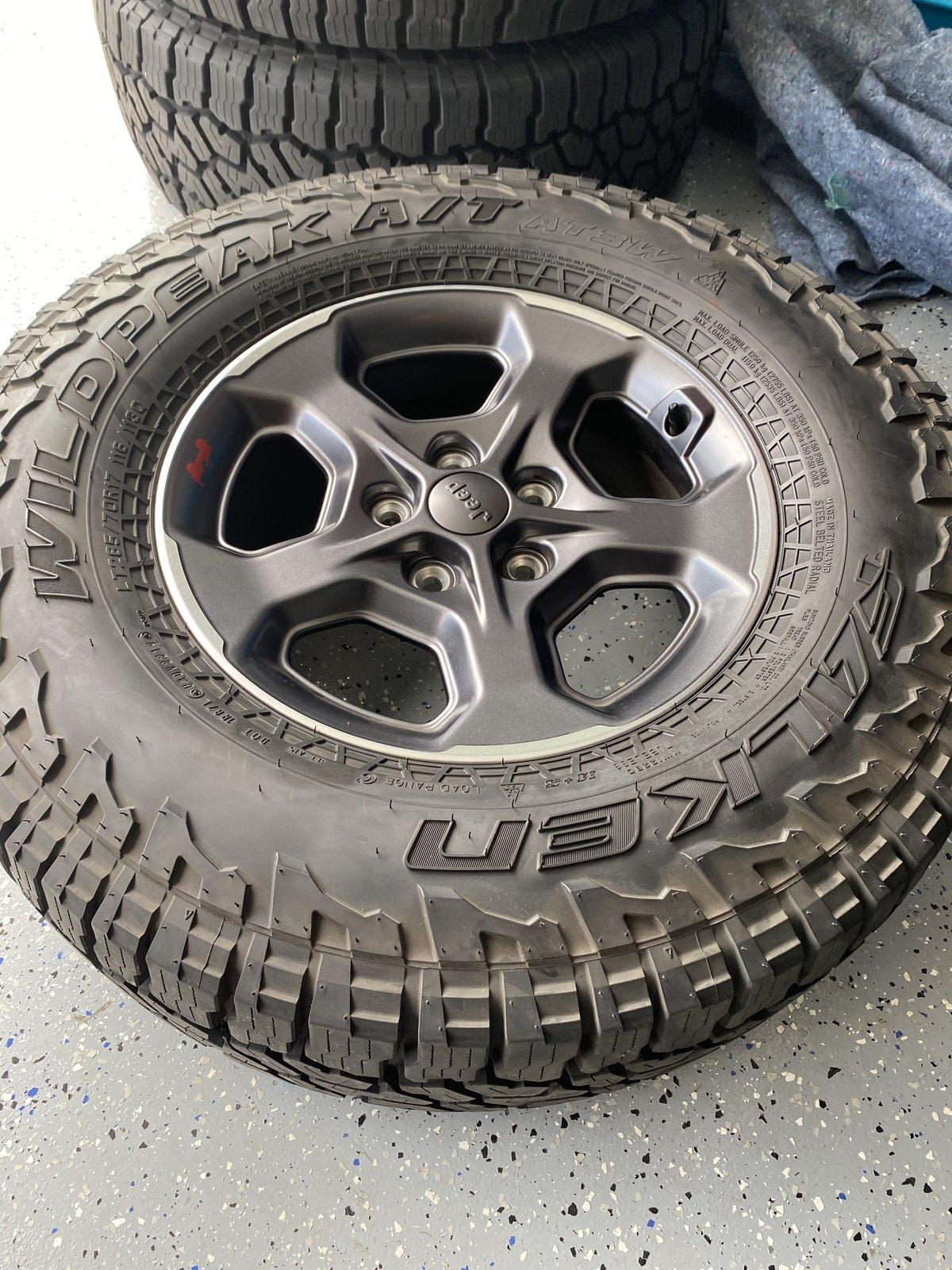Jeep Gladiator FS Factory Rubicon wheels/tires + Tpms + spare tire 77D9DDC6-F91A-45C9-BB01-747B566DC735