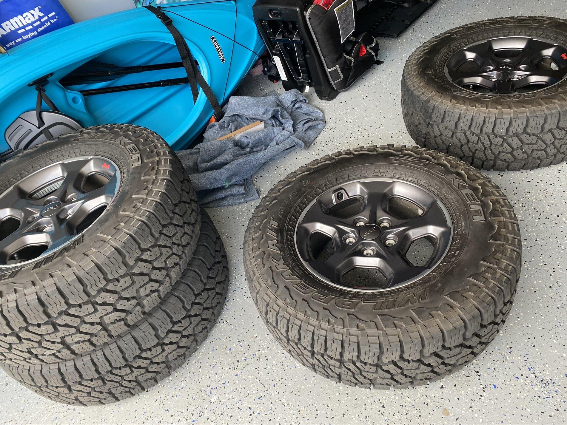 Jeep Gladiator FS Factory Rubicon wheels/tires + Tpms + spare tire 3734AA72-EFCA-4058-AC2A-361CB46E9B30