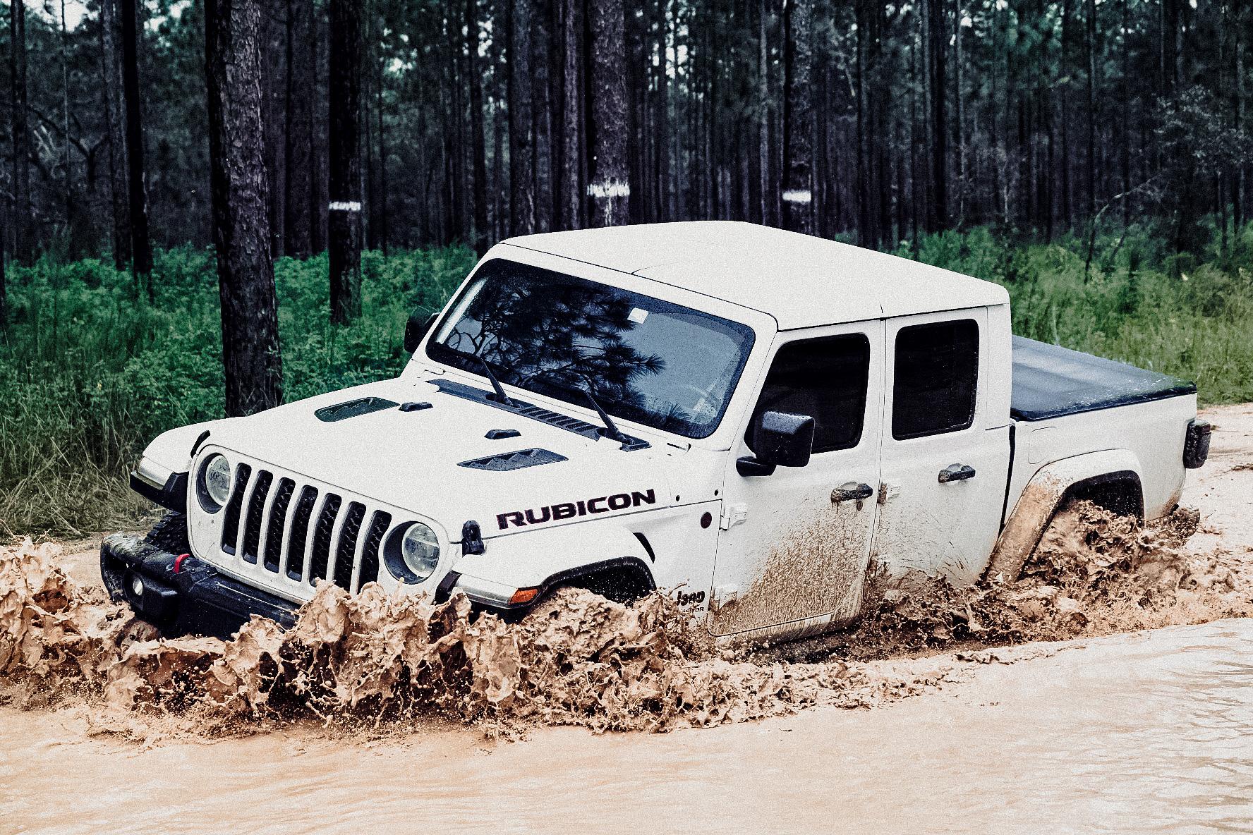 Jeep Gladiator Two Mojaves and a Rubicon walk into a bar..... 01F37209-9261-40D6-AED7-14FF350EC1D5