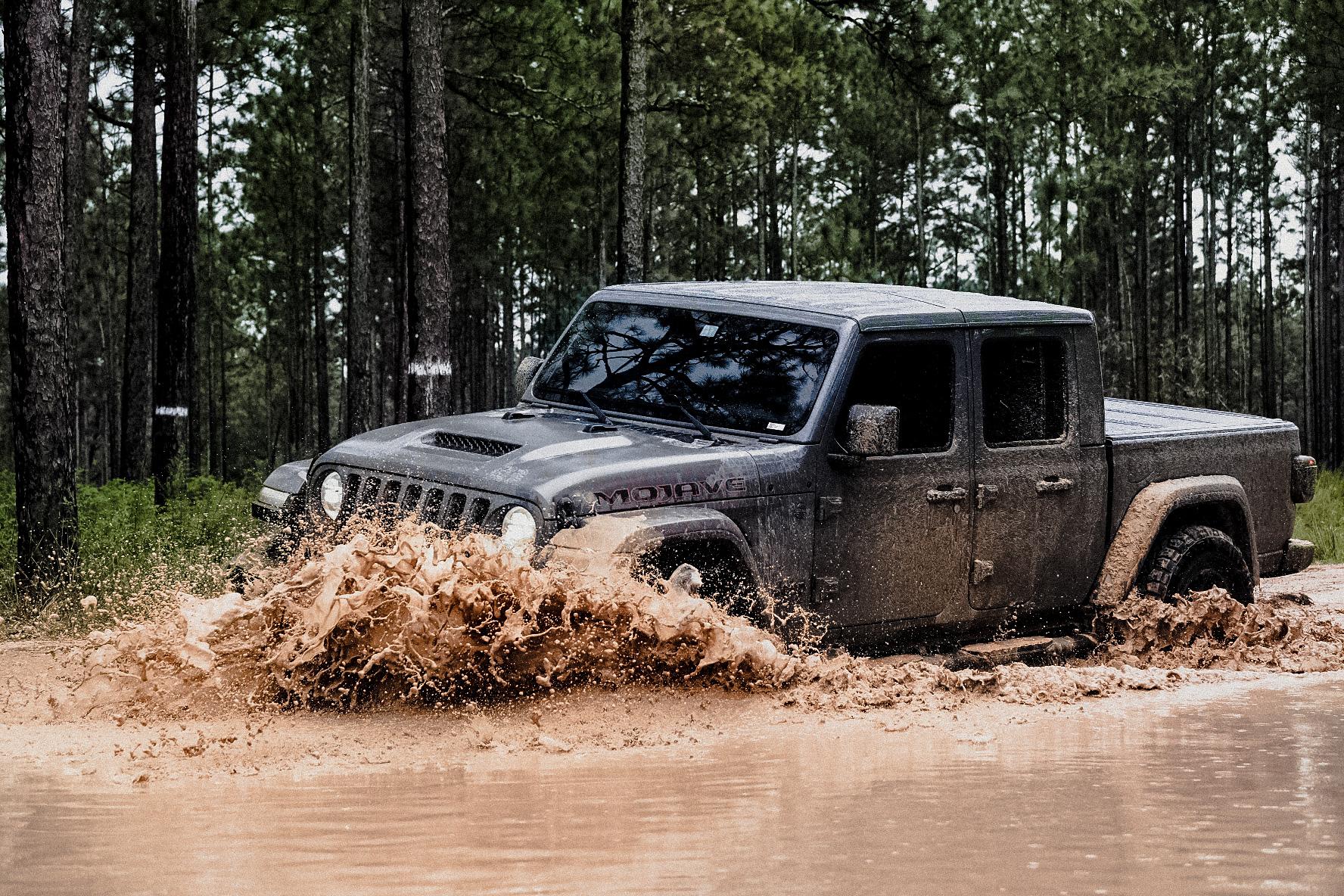 Jeep Gladiator Two Mojaves and a Rubicon walk into a bar..... A9270FA4-3CD6-4411-9EFB-587BAF344E74
