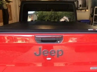 Jeep Gladiator Trifecta 2.0 soft folding tonneau cover 3252520E-2F08-4501-A37A-F56C7A97A644