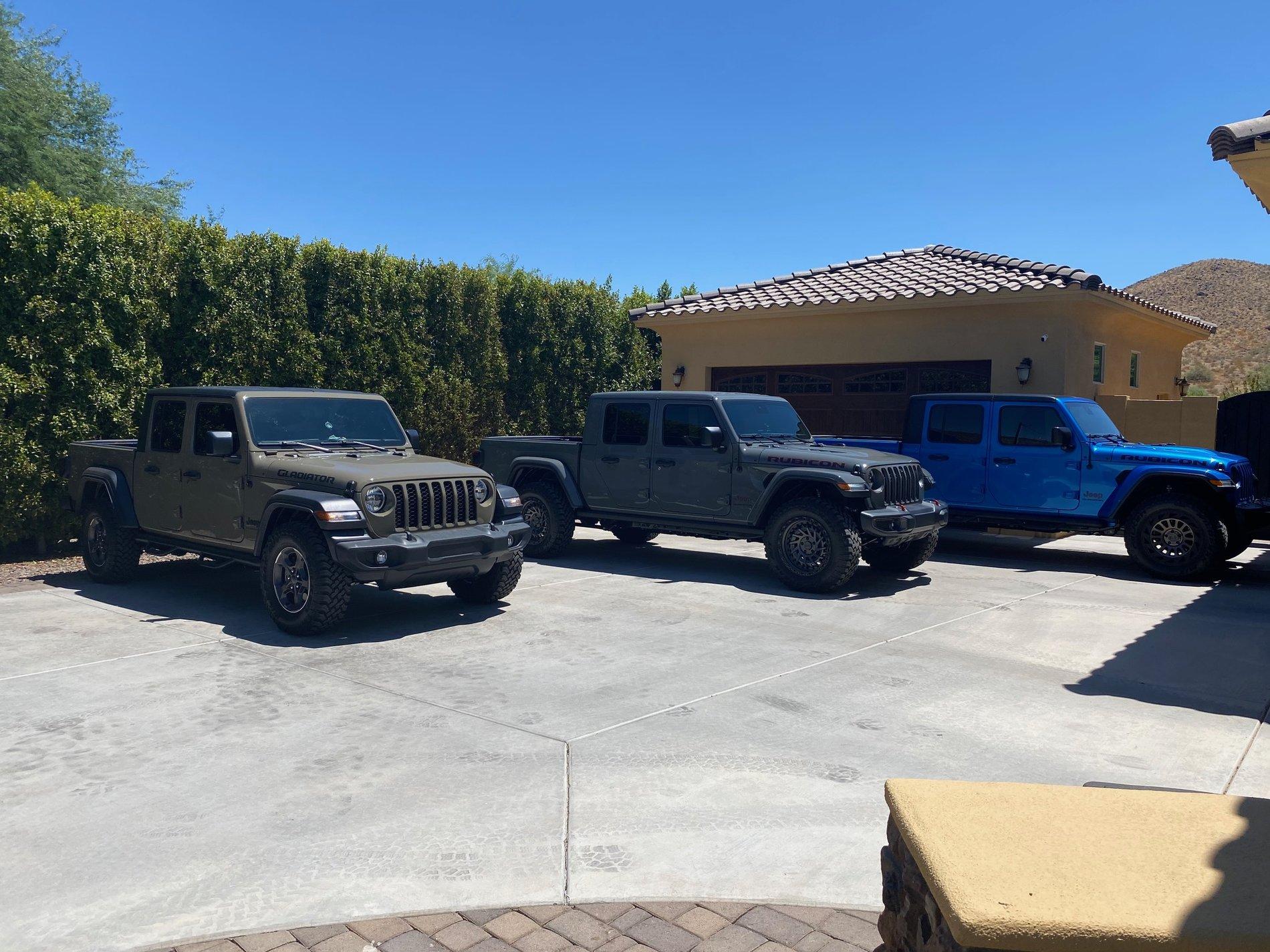Jeep Gladiator Awful time deciding! 35 vs 37! Help! IMG_2494