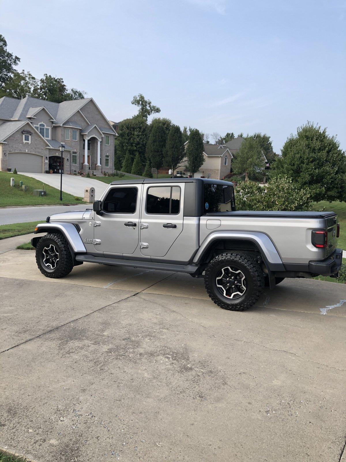 Jeep Gladiator Pics of Overland with Rubicon take-offs? C60ADC30-92BF-40F4-943B-6AC604041998