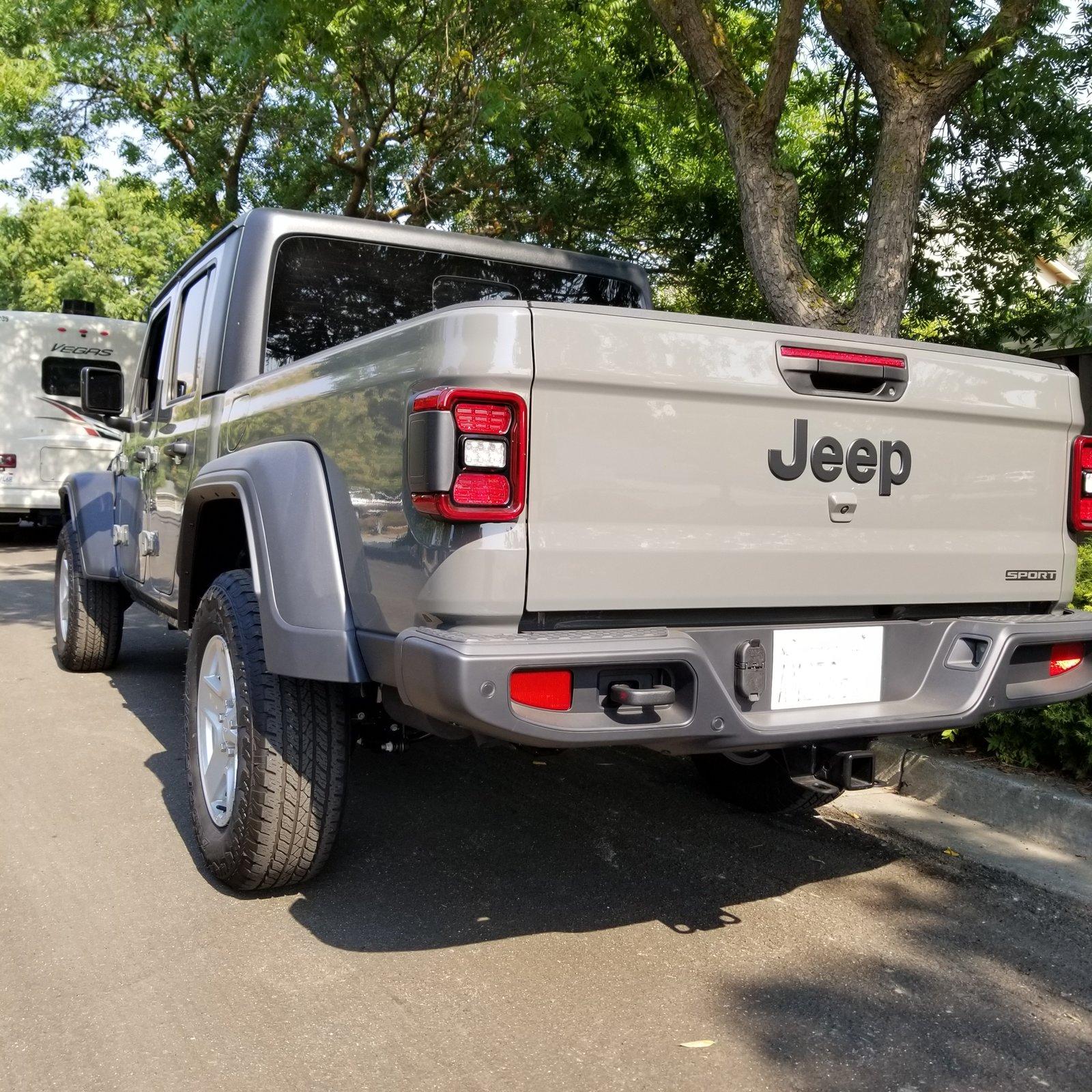 Jeep Gladiator 2020 Jeep Gladiator Sport S w/Max Tow 850 miles 20200907_131905