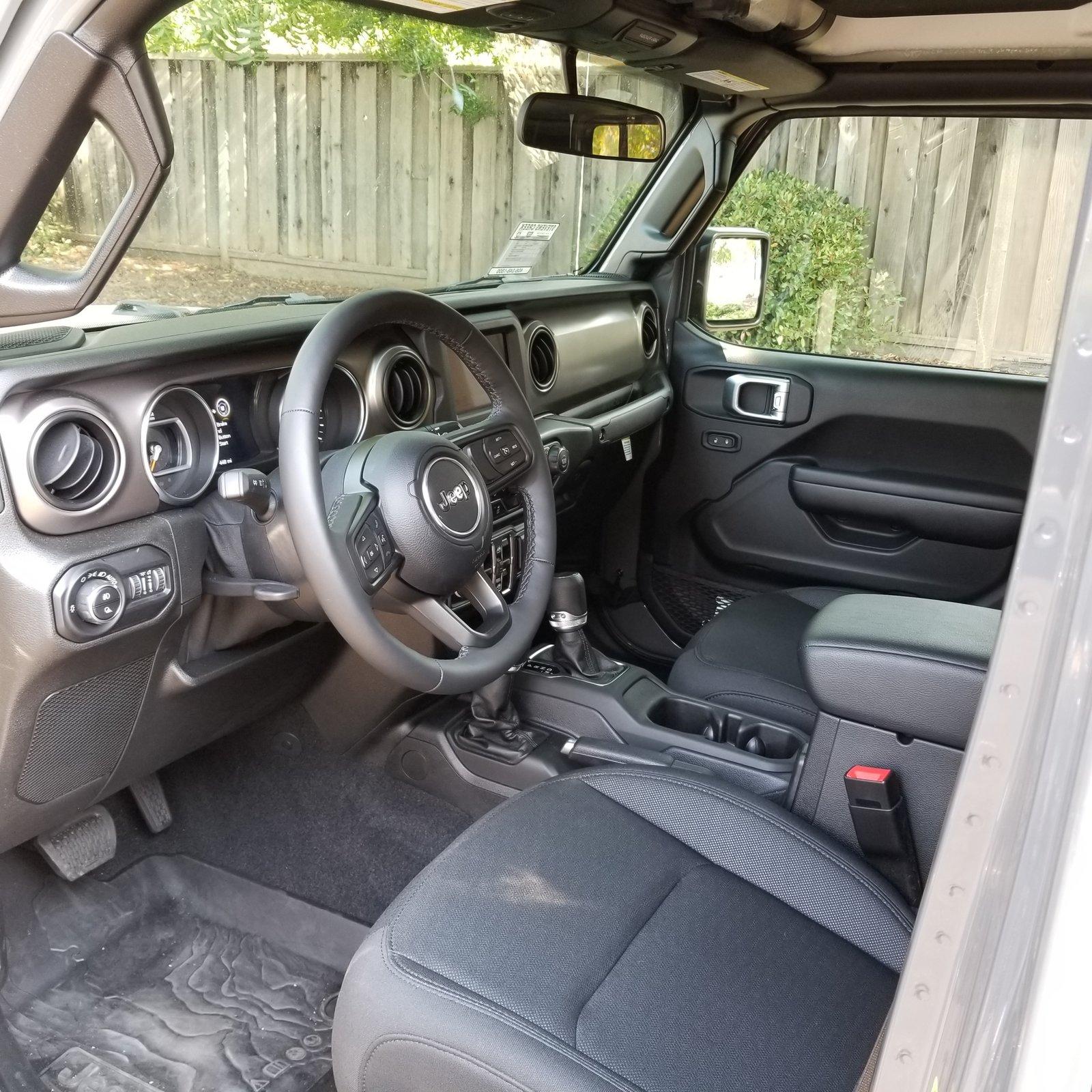 Jeep Gladiator 2020 Jeep Gladiator Sport S w/Max Tow 850 miles 20200829_160445