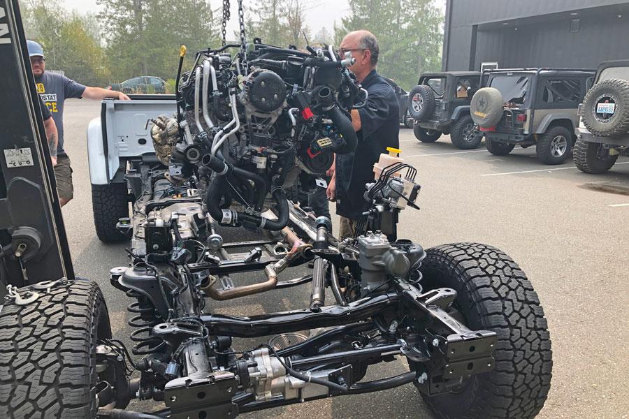 Jeep Gladiator Another Hemi swap at Northridge4x4. 36-engine-out