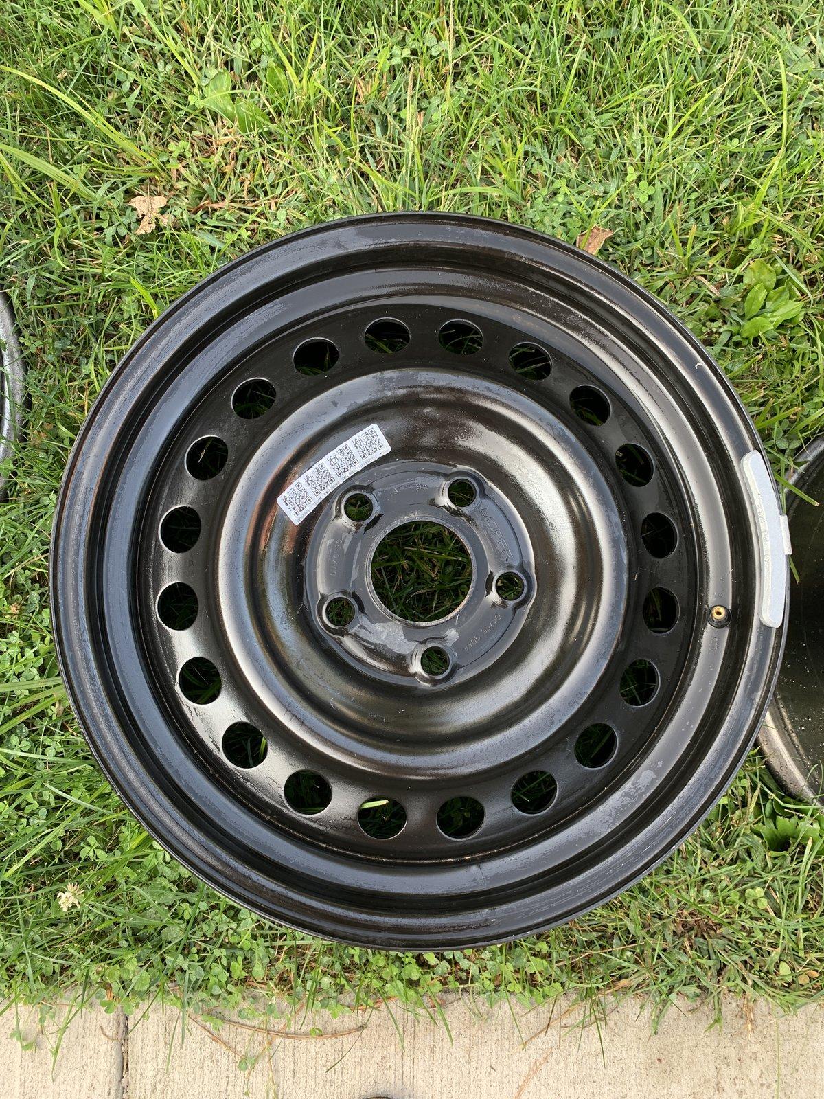 Jeep Gladiator SOLD -- Set of Four OEM Black Polished Rubicon Wheels and One Spare Wheel - $550 FF5AEF7B-6694-4C3F-9842-0899A9A92866