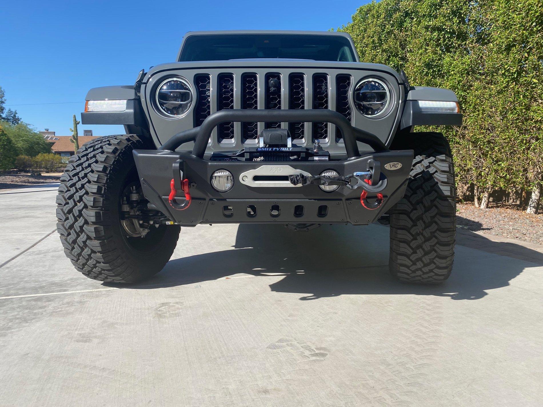 Jeep Gladiator Gladiator front bumper with hooks to flat tow behing a motorhome IMG_2888