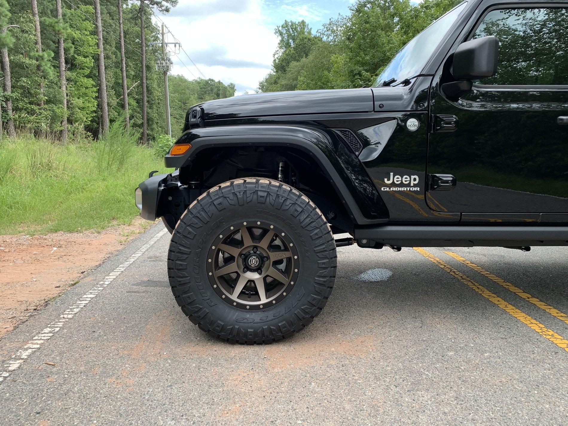 Jeep Gladiator Black is played out, let's see some colored rims IMG_2598.JPG
