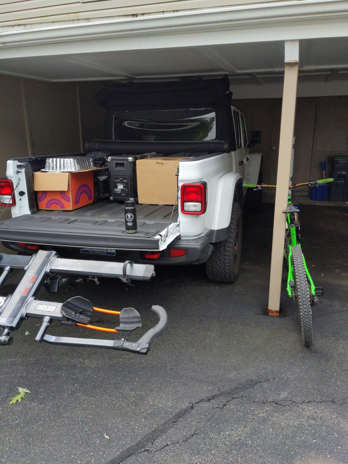 Jeep Gladiator Photo challenge.. Show me your Gladiator in your garage. loaded