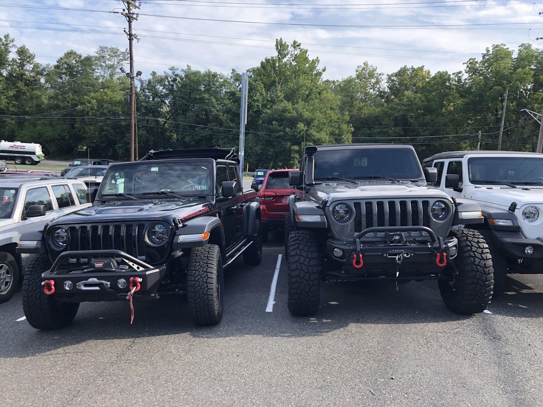 Jeep Gladiator 37″ vs 35″ Tires Side-by-Side Comparison Look C4B01BE1-C870-4F20-ACC9-A310D9BAB927