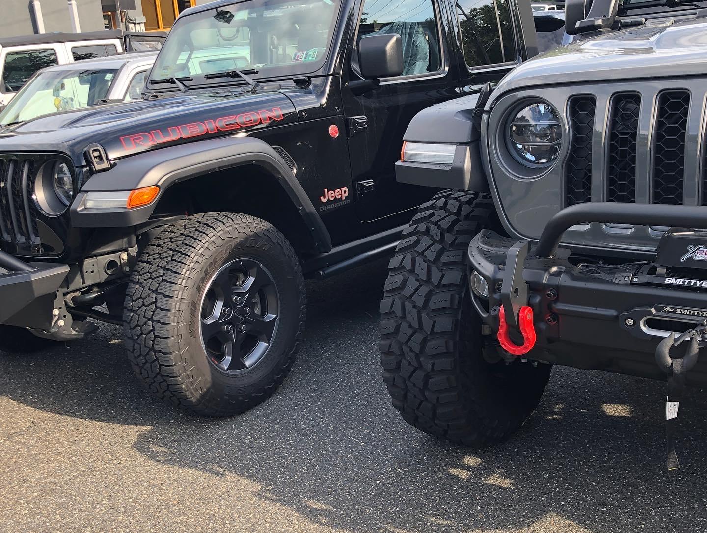 Jeep Gladiator 37″ vs 35″ Tires Side-by-Side Comparison Look AB535EF7-3C73-4893-9EA0-633DC4BC2D84