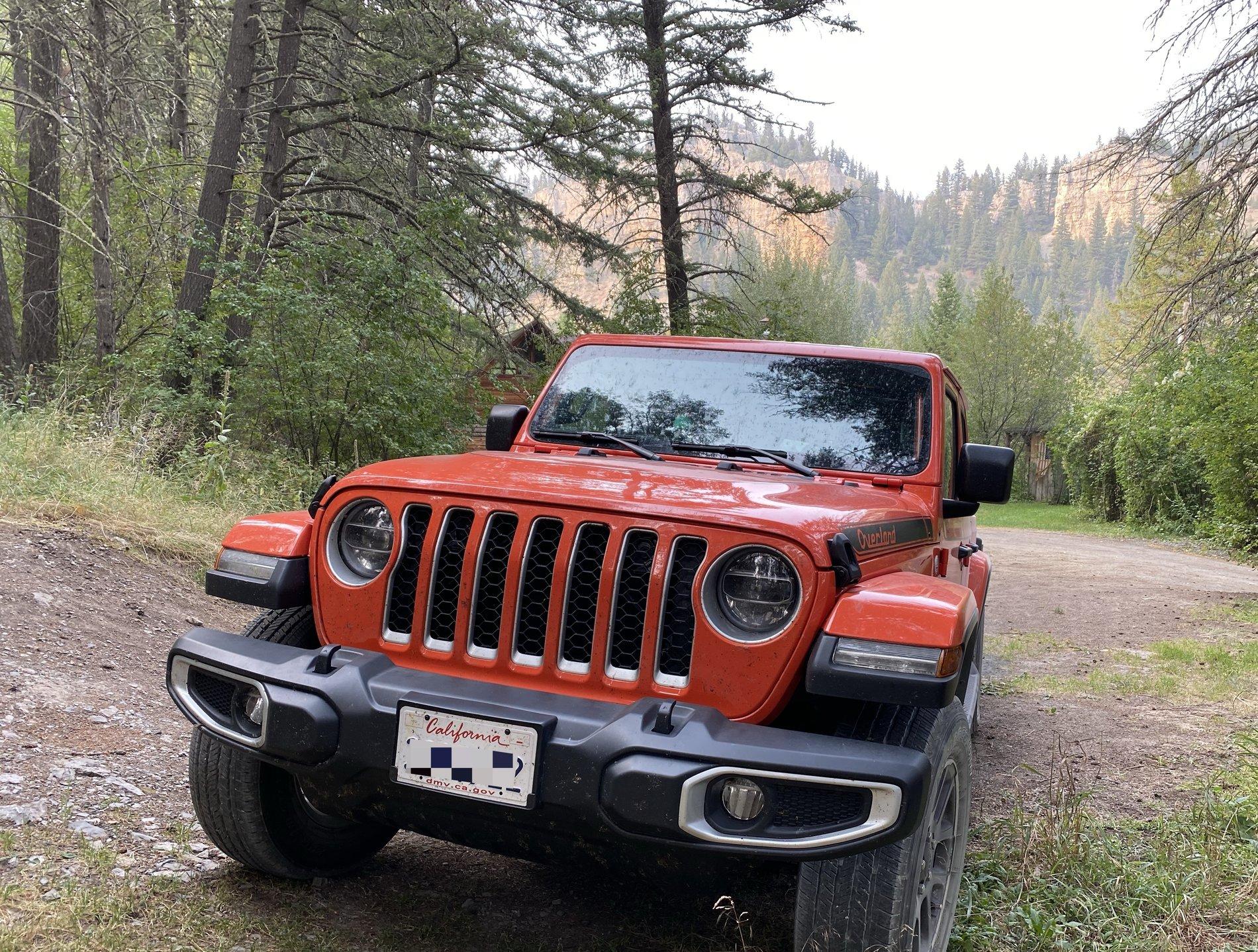 Jeep Gladiator Vesper says “Hi” from Smith River Canyon 3EEC8181-16F4-4690-9BDB-82CA96943F7E