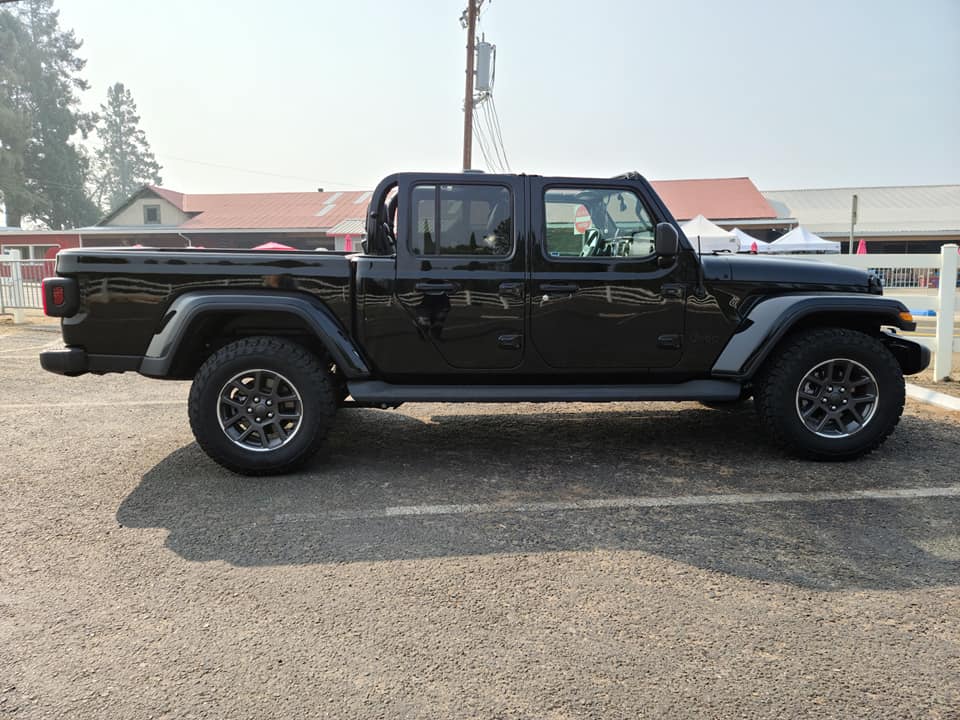 Jeep Gladiator Took Delivery of Your JT? Sign in Here! 119730242_3665197430158578_4909835038781016030_n