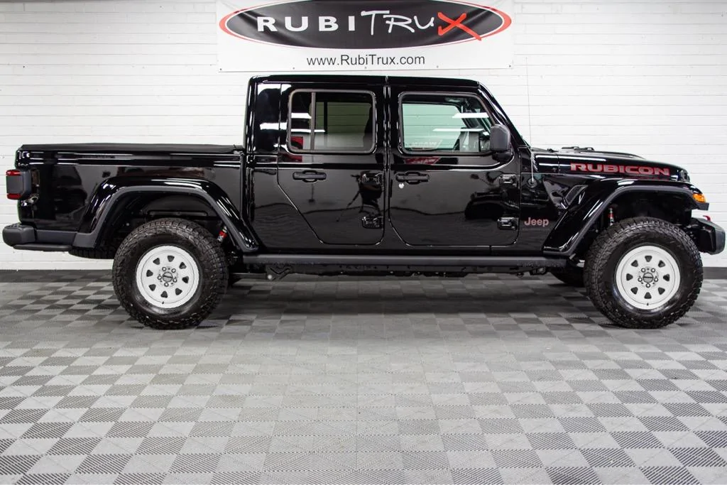 Jeep Gladiator Black JT with white retro CJ wheels, any pics? 3E56CB47-A581-4C66-845D-8C9F5E852464