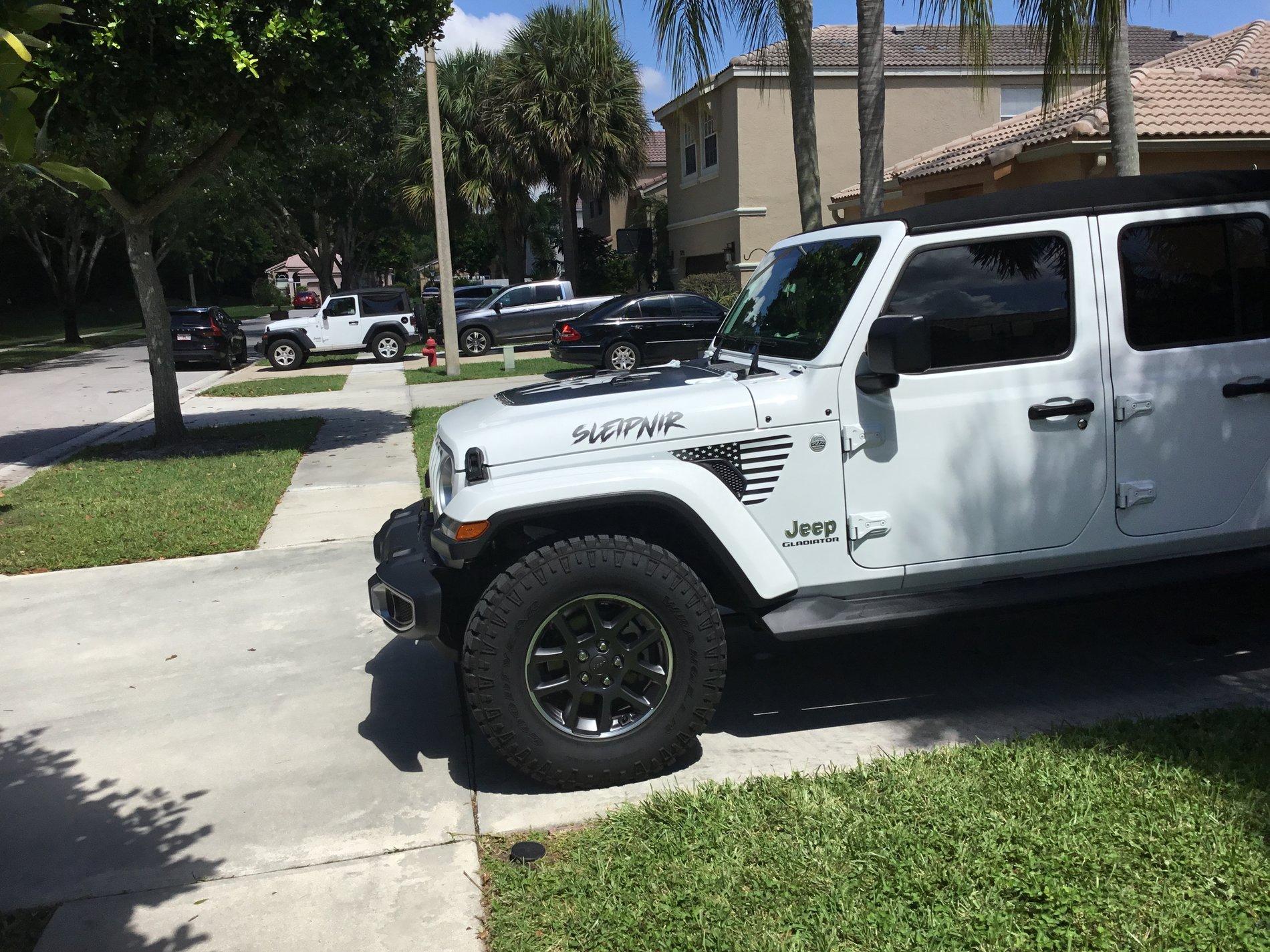 Jeep Gladiator Stickers and decal pics! EBDE0145-D833-46B4-B709-79D5BEE84F24