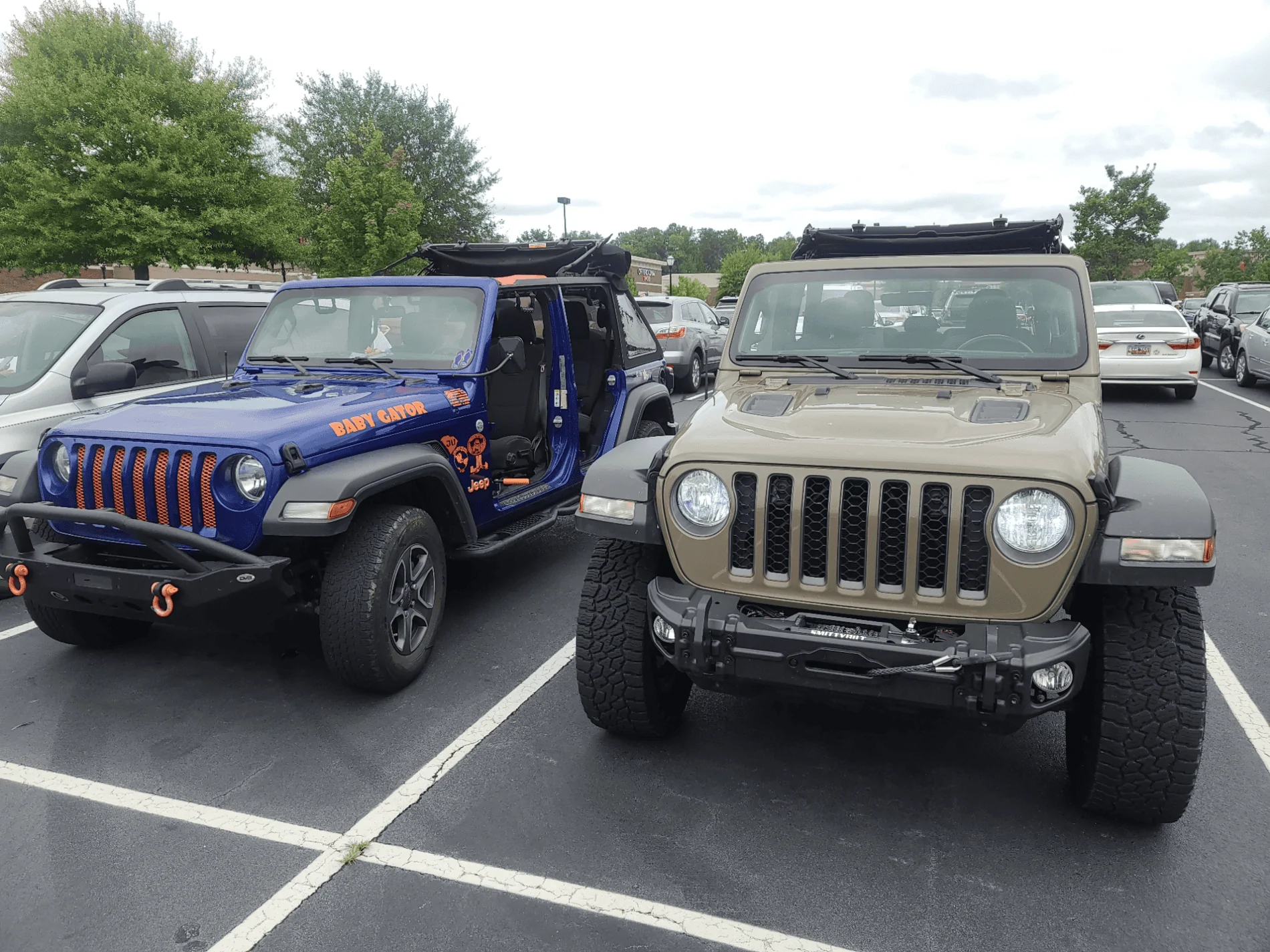 Jeep Gladiator Jeeps Parking Next To Jeeps 1600455125920