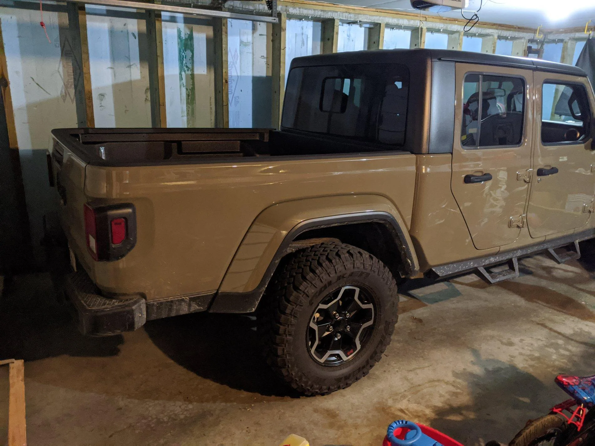 Jeep Gladiator Photo challenge.. Show me your Gladiator in your garage. IMG_20200918_202724