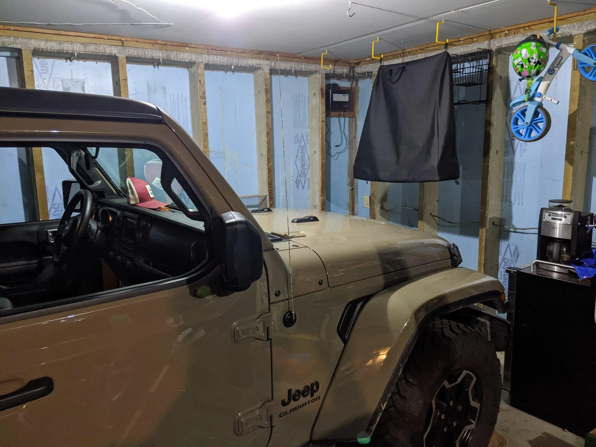 Jeep Gladiator Photo challenge.. Show me your Gladiator in your garage. IMG_20200918_202749