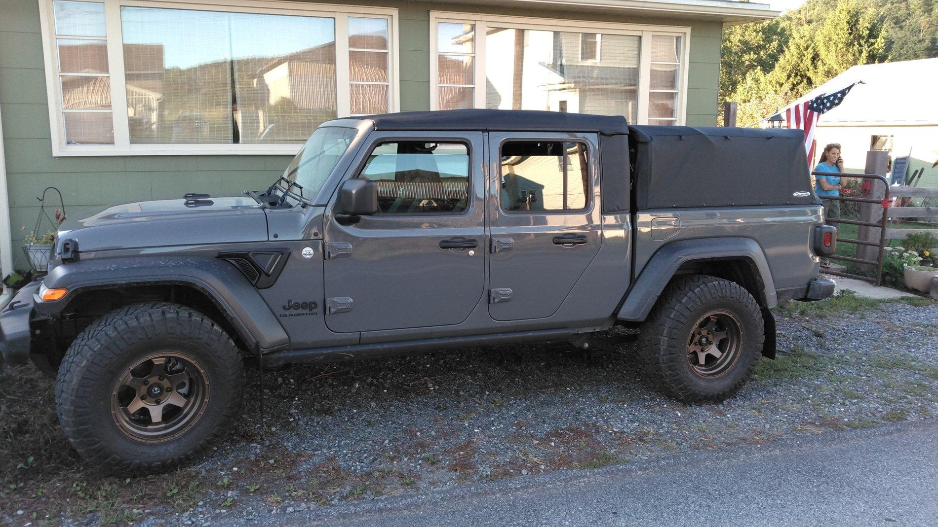 Jeep Gladiator Awful time deciding! 35 vs 37! Help! KIMG1763.JPG