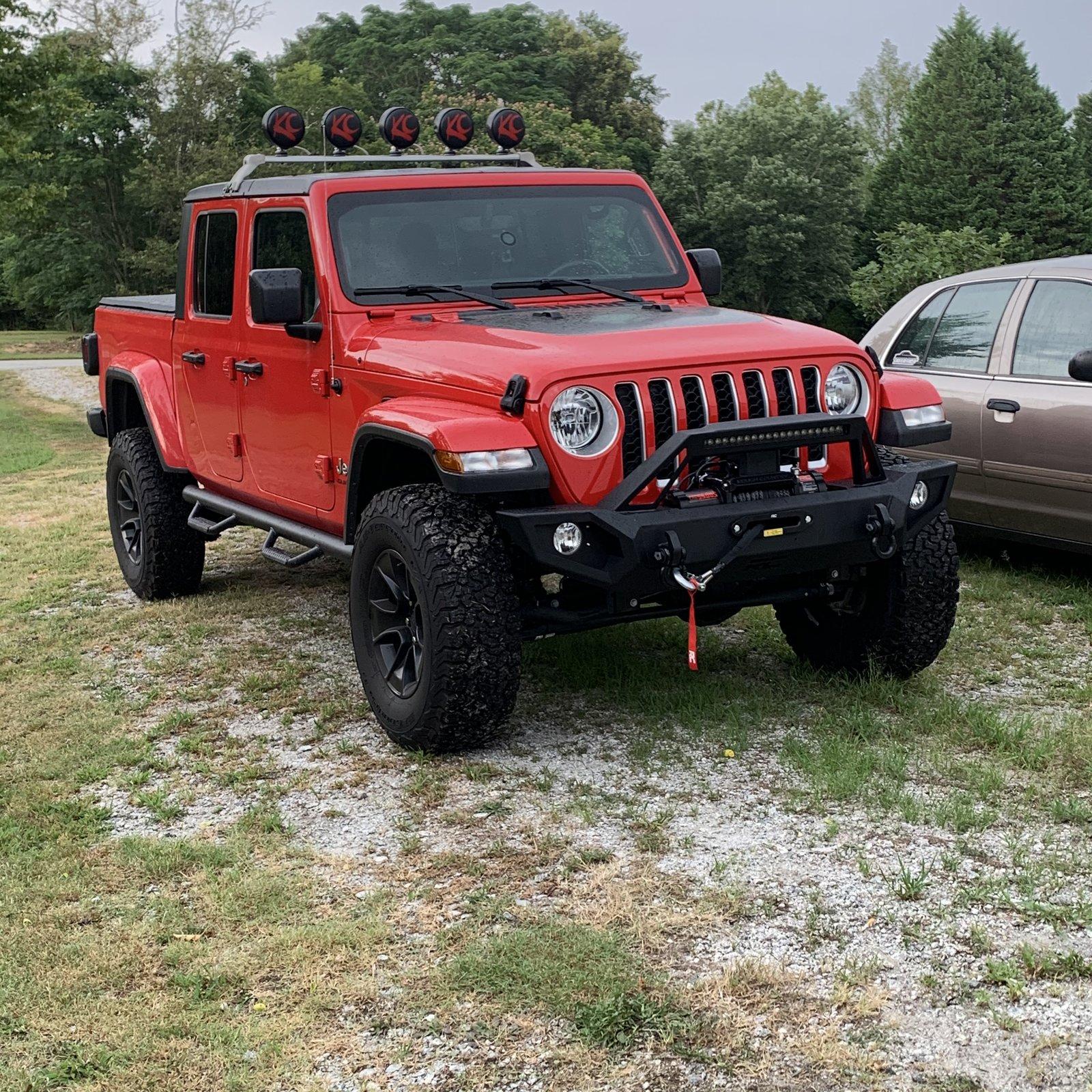Jeep Gladiator FIRECRACKER RED Gladiator JT Club 384F1606-A296-43FB-9078-F5059C620B10