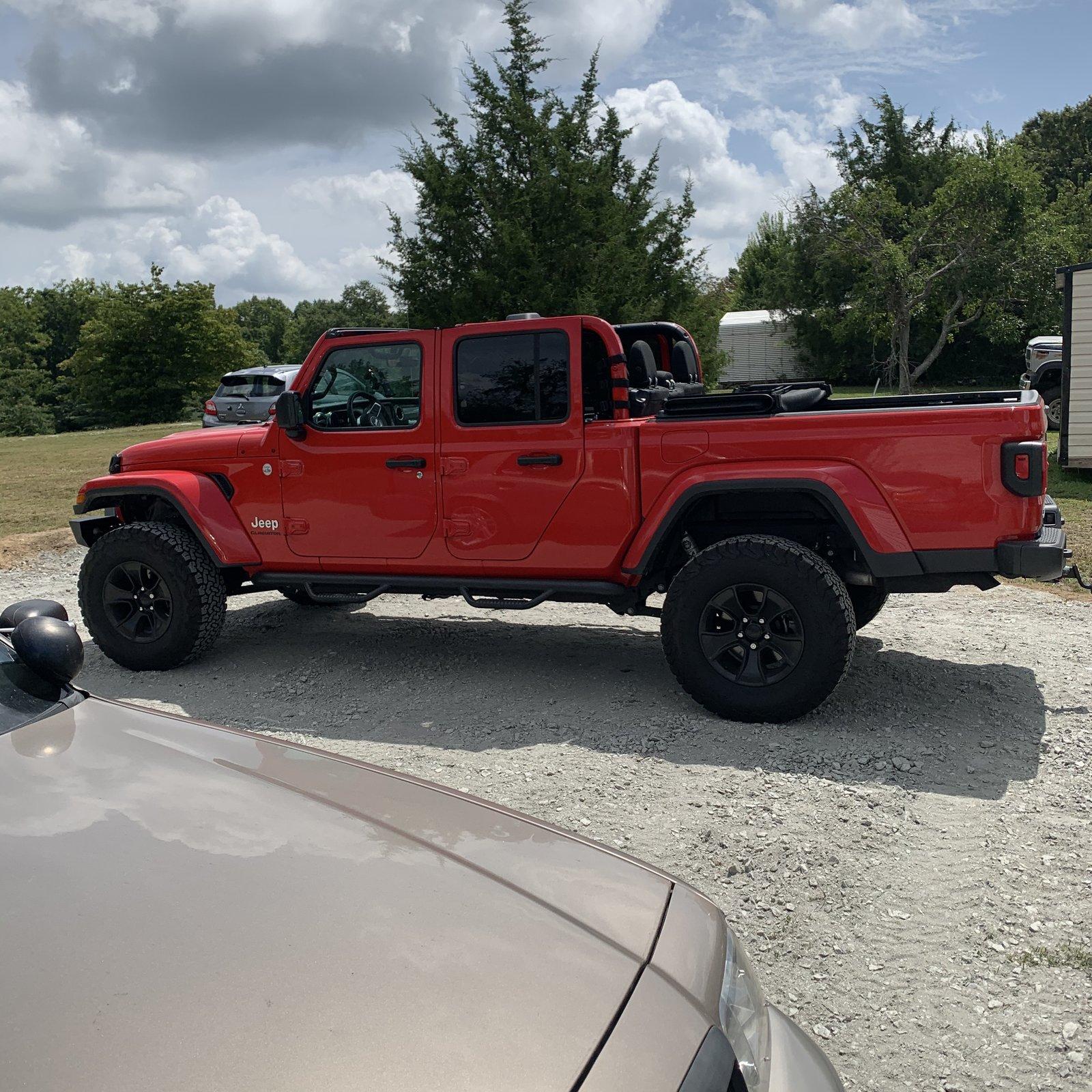 Jeep Gladiator FIRECRACKER RED Gladiator JT Club FC16AE5B-5FA3-4B81-A070-E6D04D3A4EF2