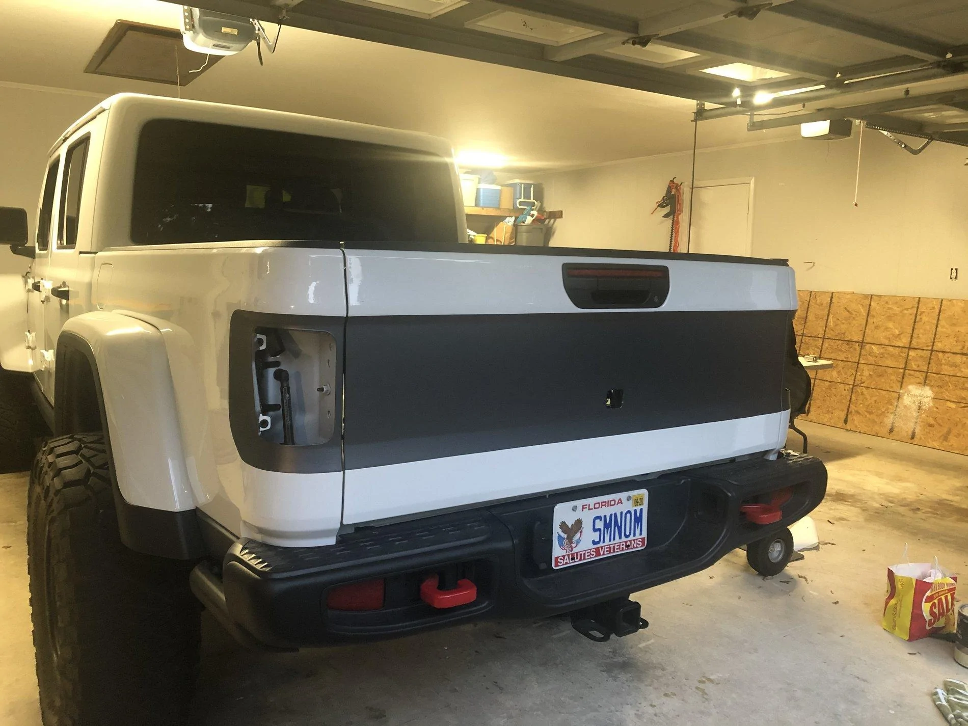 Jeep Gladiator "JEEP" tailgate badge mods? 6C7A60D6-61D1-455C-B36F-F0B437B71226