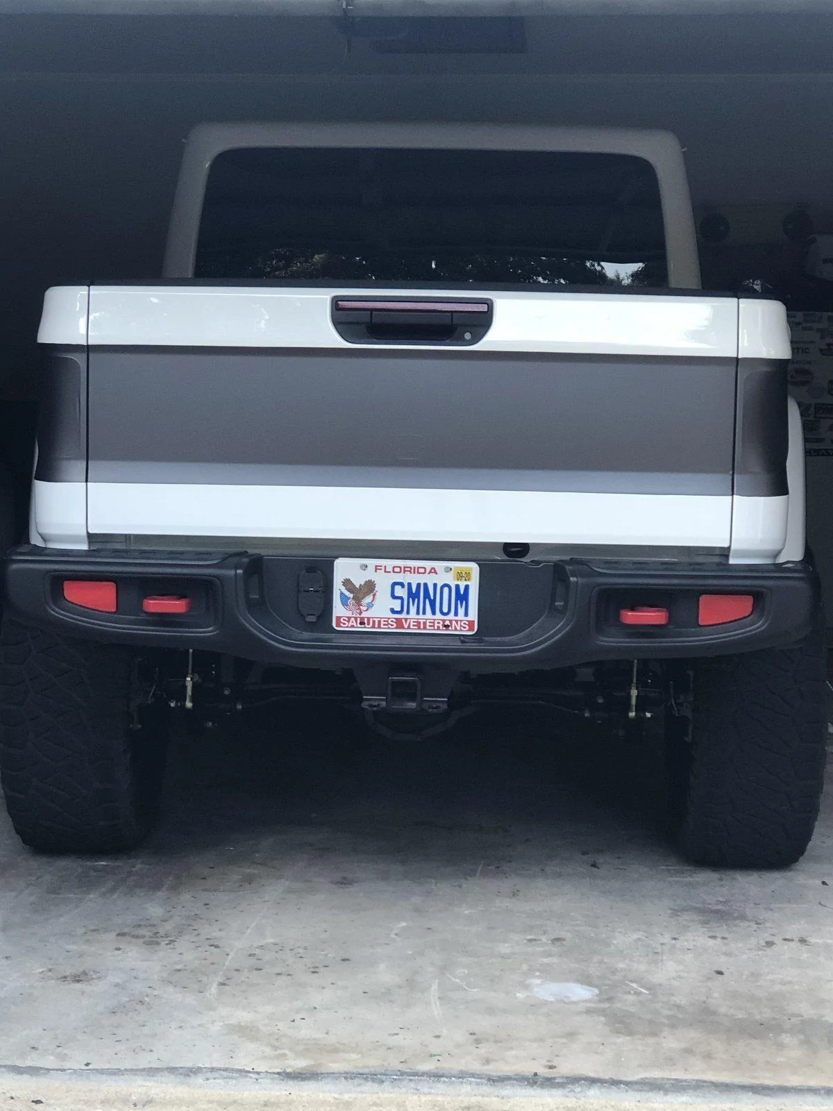 Jeep Gladiator "JEEP" tailgate badge mods? A1A50E97-3960-4AD8-8C02-197435E5A099
