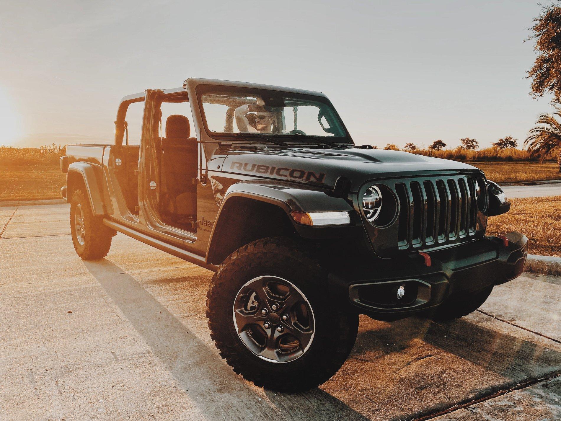 Jeep Gladiator Gladiator Glamour Shots Rudi naked