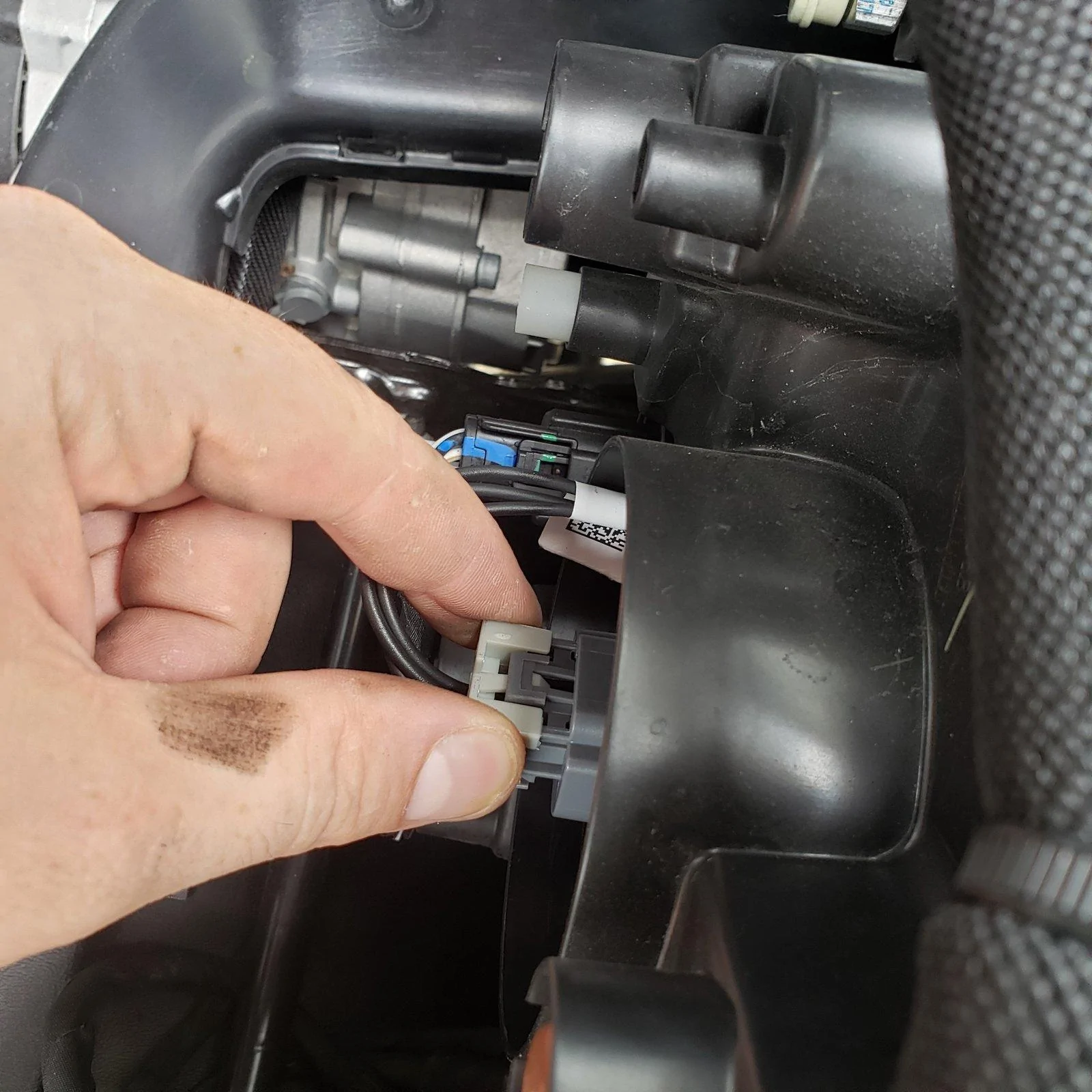 Jeep Gladiator LED Headlight Bulb Swap (Quick and Easy DIY) Halogen -> LED Bulbs 20200902_151712