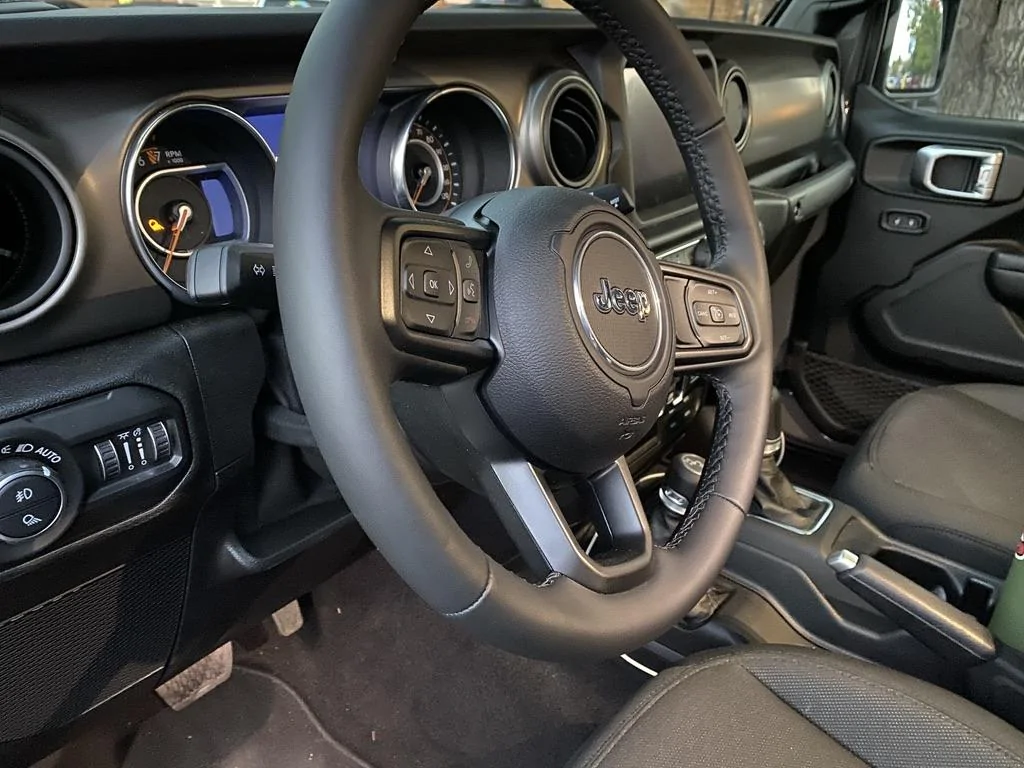 Jeep Gladiator 2021 v 2020 Differences 725A1E29-CFD7-45A7-A0AD-CF2046F16027_1_105_c