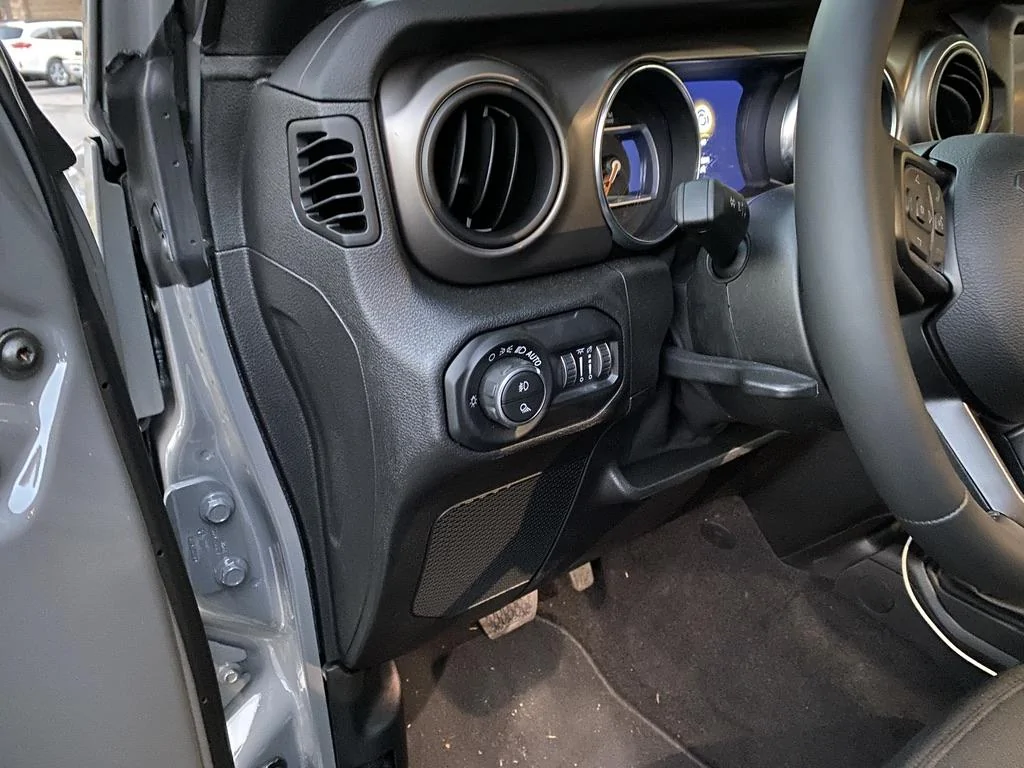 Jeep Gladiator 2021 v 2020 Differences 6E426E91-AD7A-4367-861F-3209750957F0_1_105_c