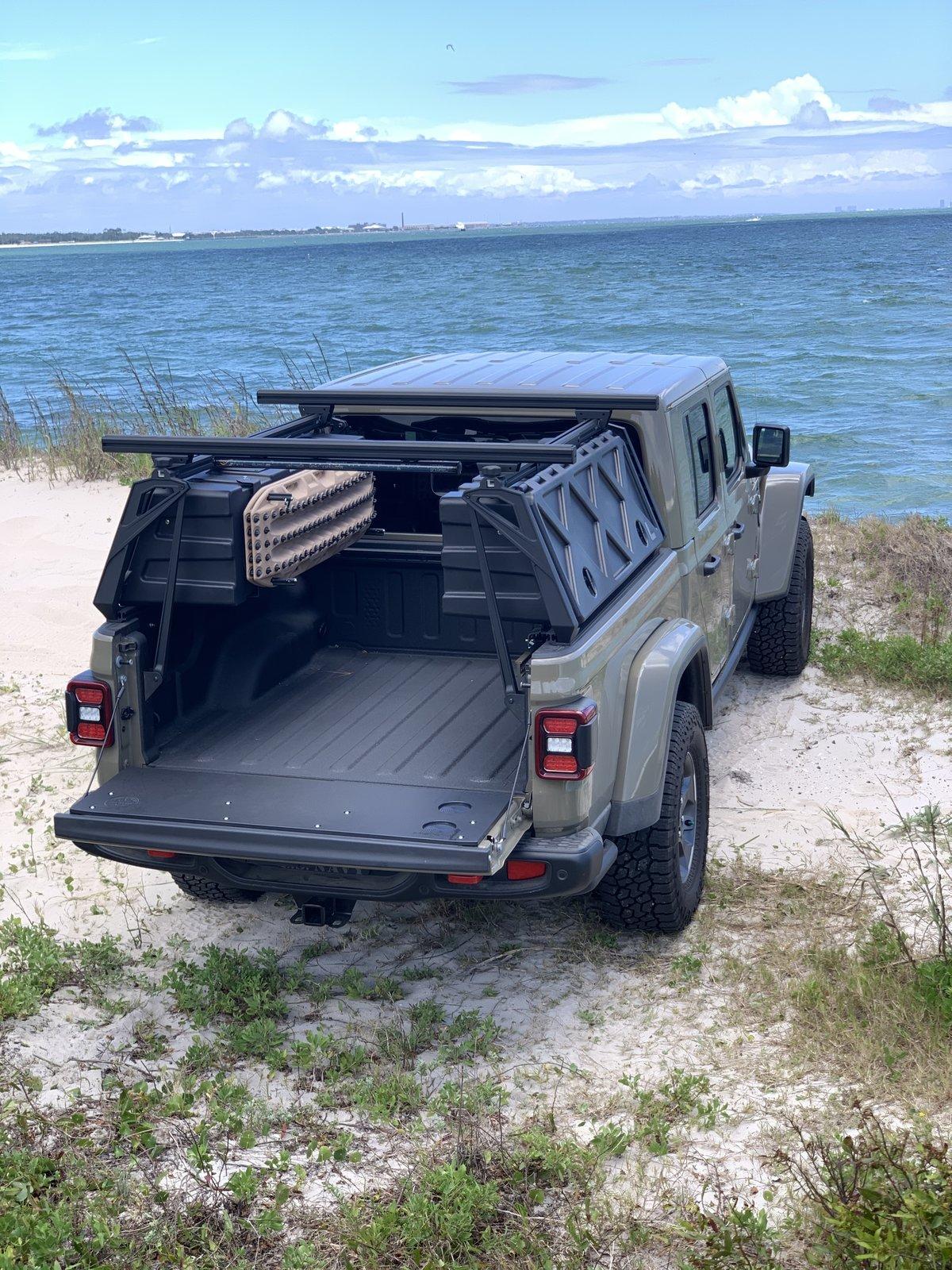 Jeep Gladiator Gladiator Glamour Shots 3647510F-C915-42BE-90EE-2F7DDC67A500