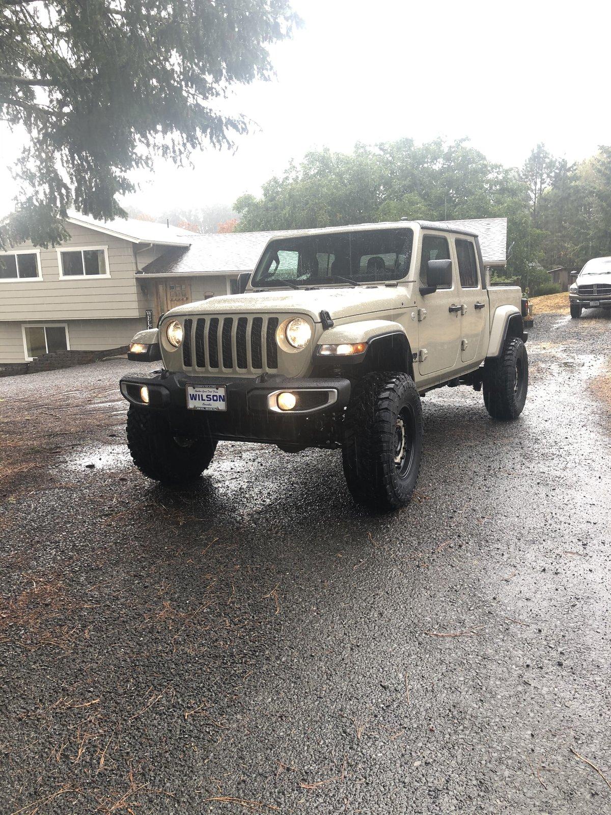 Jeep Gladiator GOBI Gladiator JT Club 3D0F3024-8665-4155-840E-B33C51EDBF26