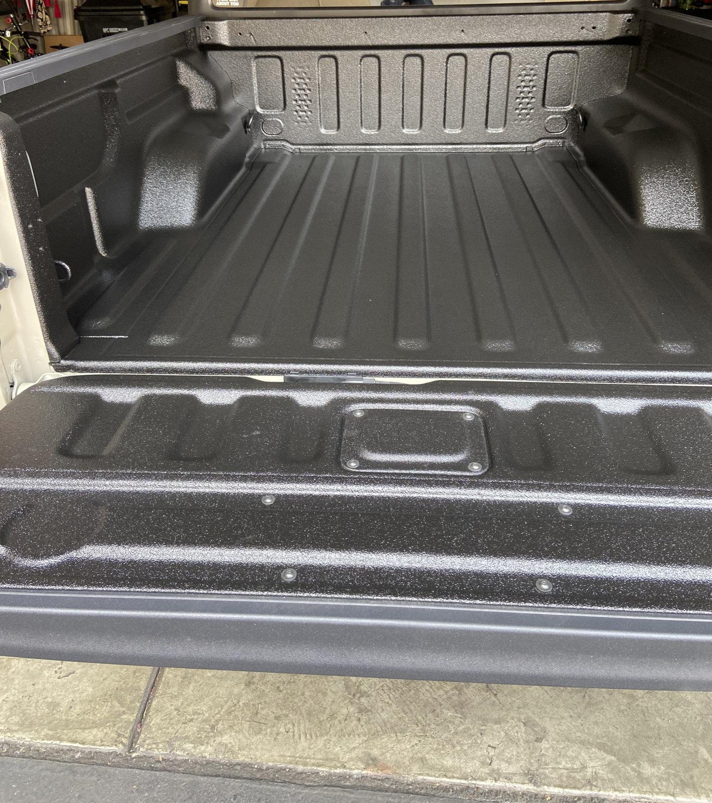 Jeep Gladiator Sprayed liner 1CA48772-1A2D-4644-B0C2-E84B8FDF3A71