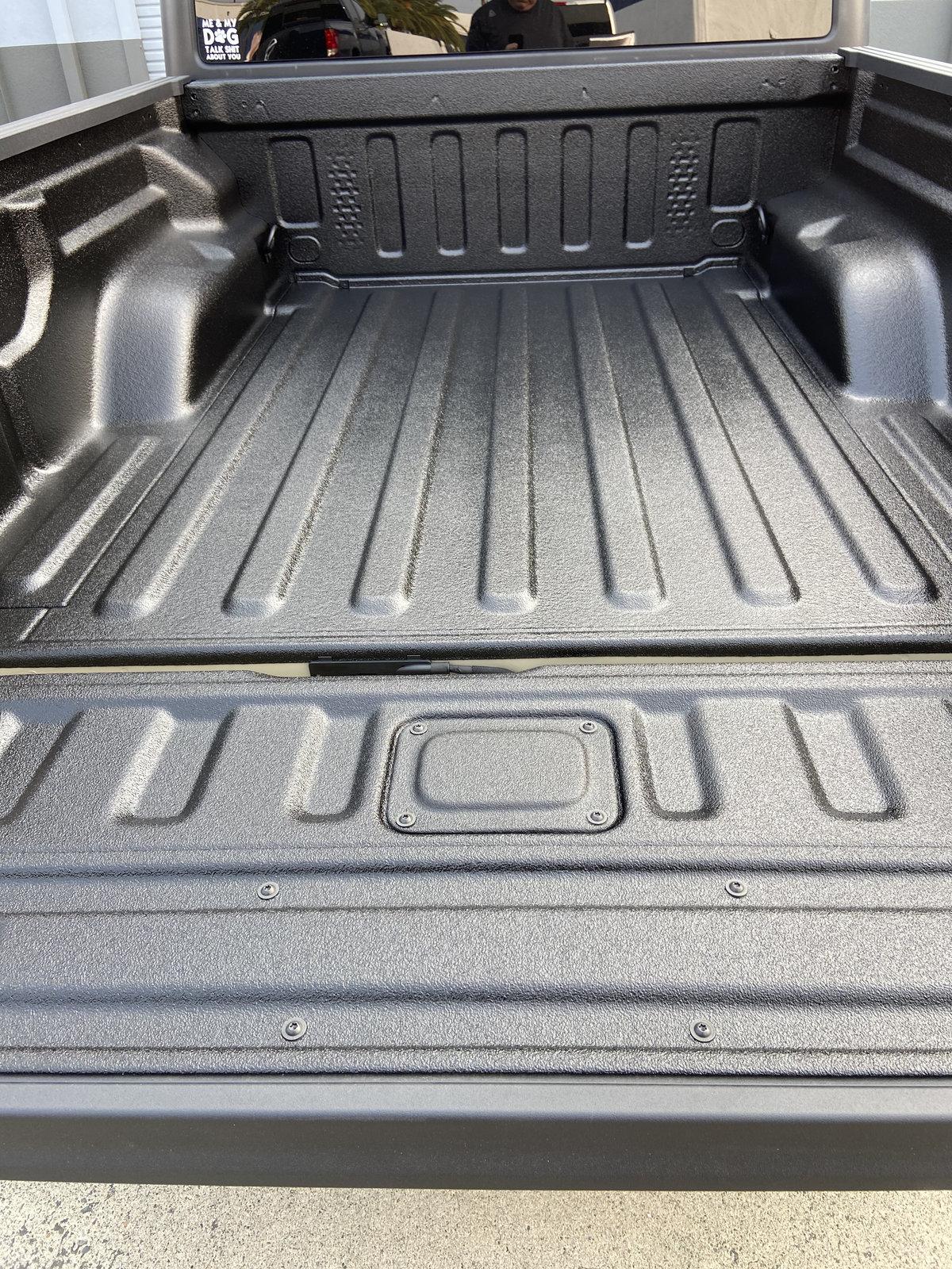 Jeep Gladiator Sprayed liner 3F0A6B02-8422-4EAC-8C3E-E0293AF95BB9