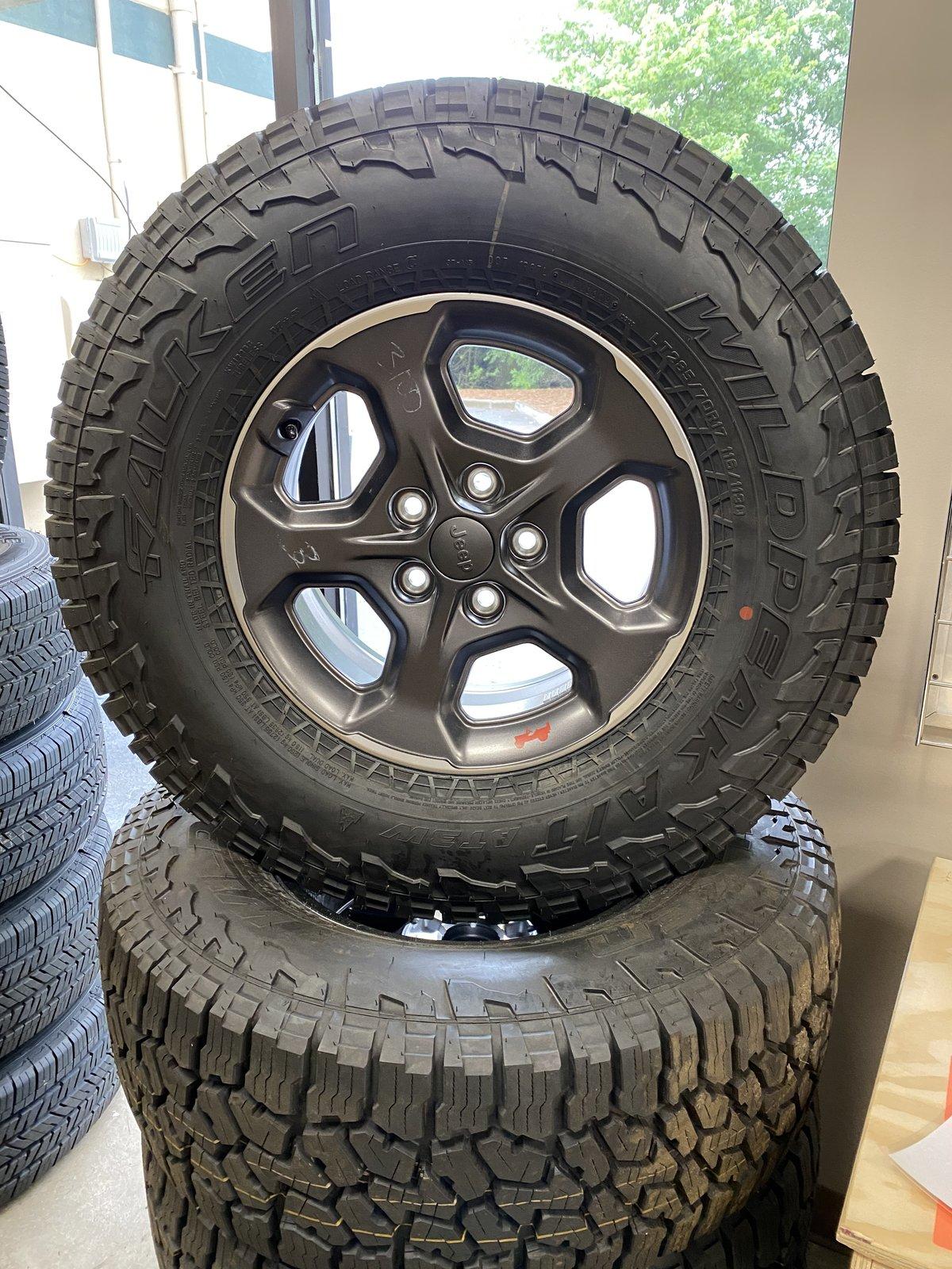 Jeep Gladiator Mud Tired vs All Terrain Tires IMG_0124